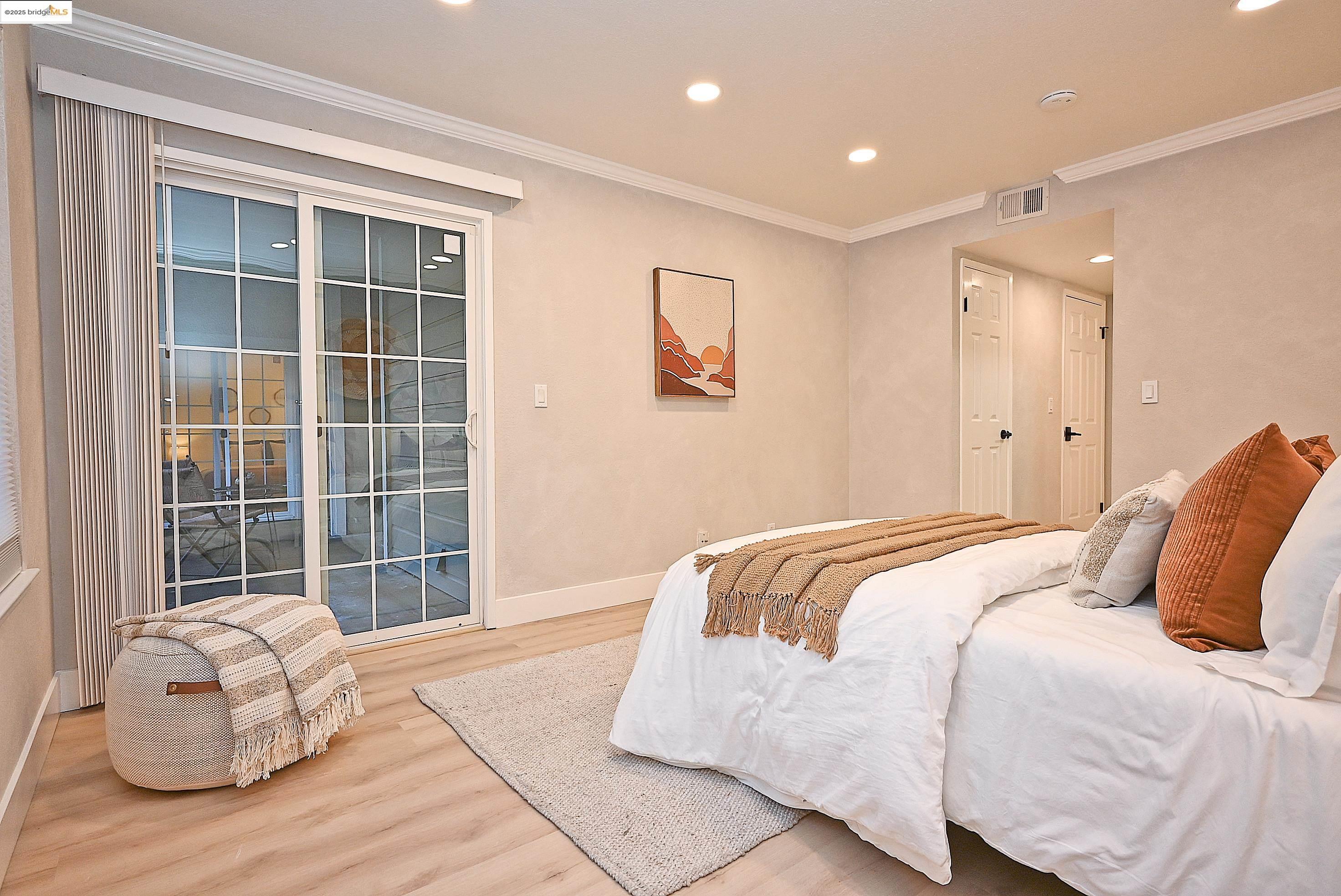 Detail Gallery Image 21 of 43 For 550 Canyon Oaks Dr a,  Oakland,  CA 94605 - 2 Beds | 2 Baths