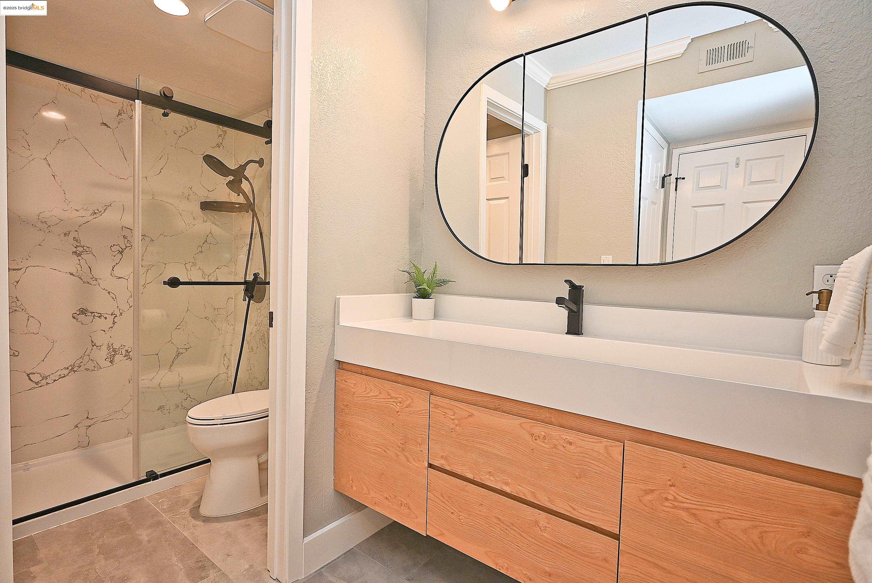 Detail Gallery Image 22 of 43 For 550 Canyon Oaks Dr a,  Oakland,  CA 94605 - 2 Beds | 2 Baths