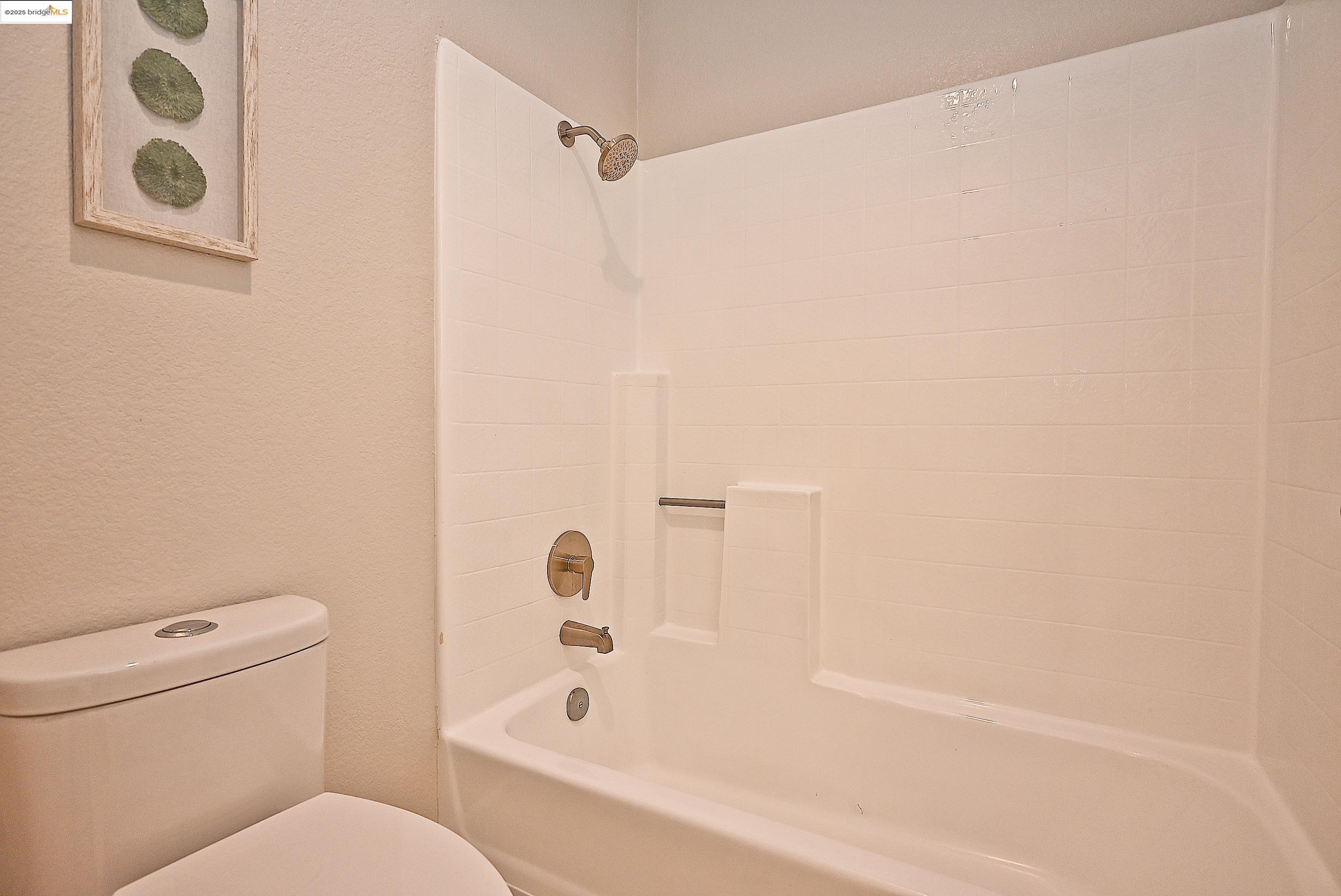 Detail Gallery Image 28 of 43 For 550 Canyon Oaks Dr a,  Oakland,  CA 94605 - 2 Beds | 2 Baths