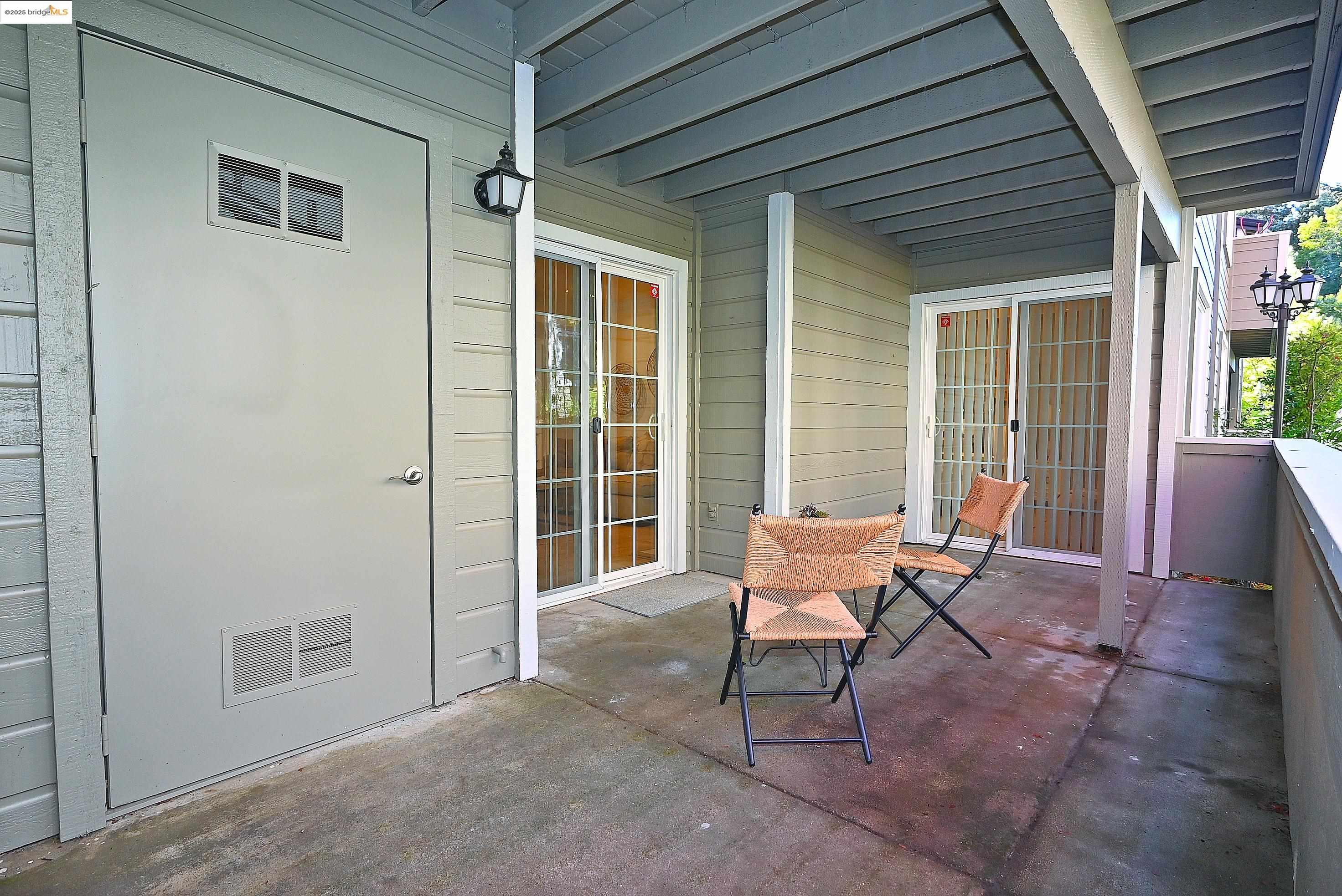 Detail Gallery Image 32 of 43 For 550 Canyon Oaks Dr a,  Oakland,  CA 94605 - 2 Beds | 2 Baths