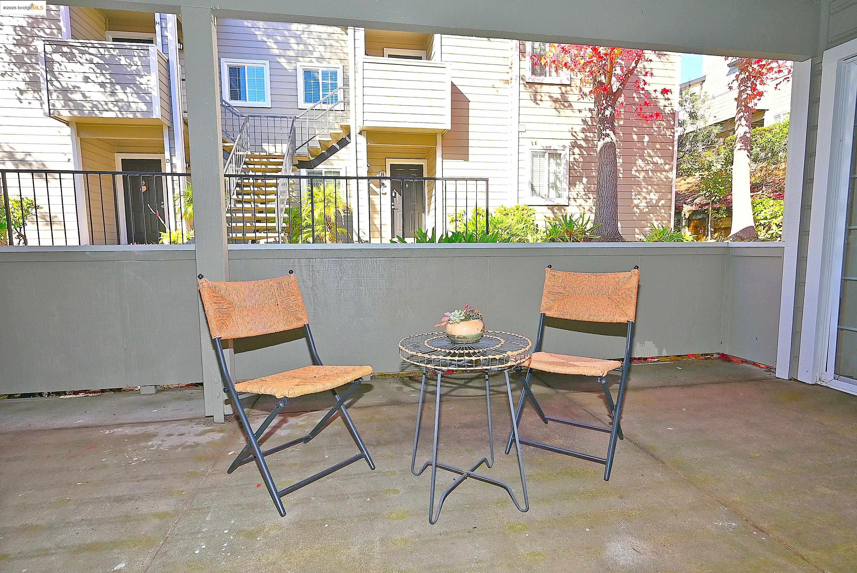 Detail Gallery Image 33 of 43 For 550 Canyon Oaks Dr a,  Oakland,  CA 94605 - 2 Beds | 2 Baths