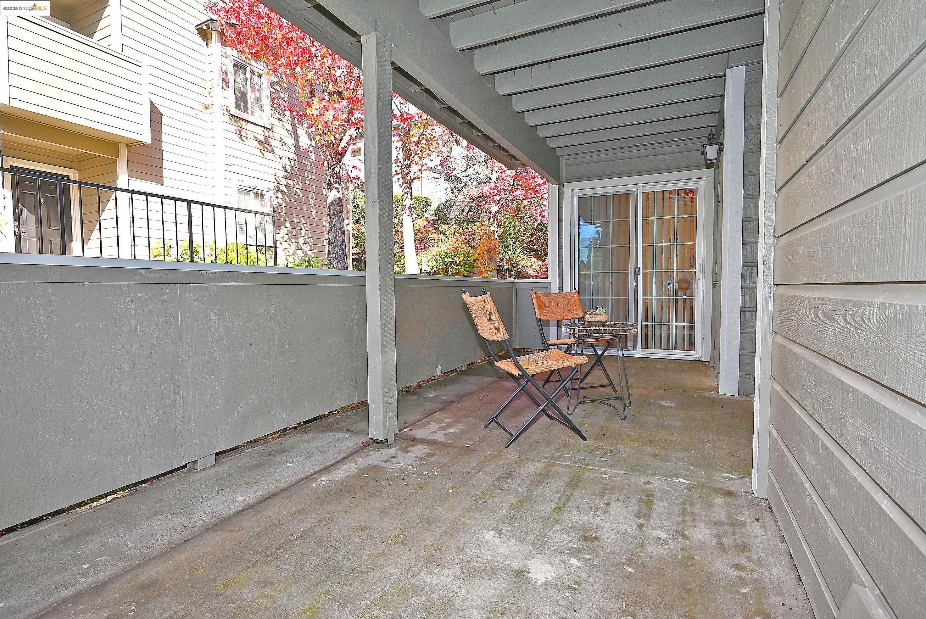 Detail Gallery Image 34 of 43 For 550 Canyon Oaks Dr a,  Oakland,  CA 94605 - 2 Beds | 2 Baths