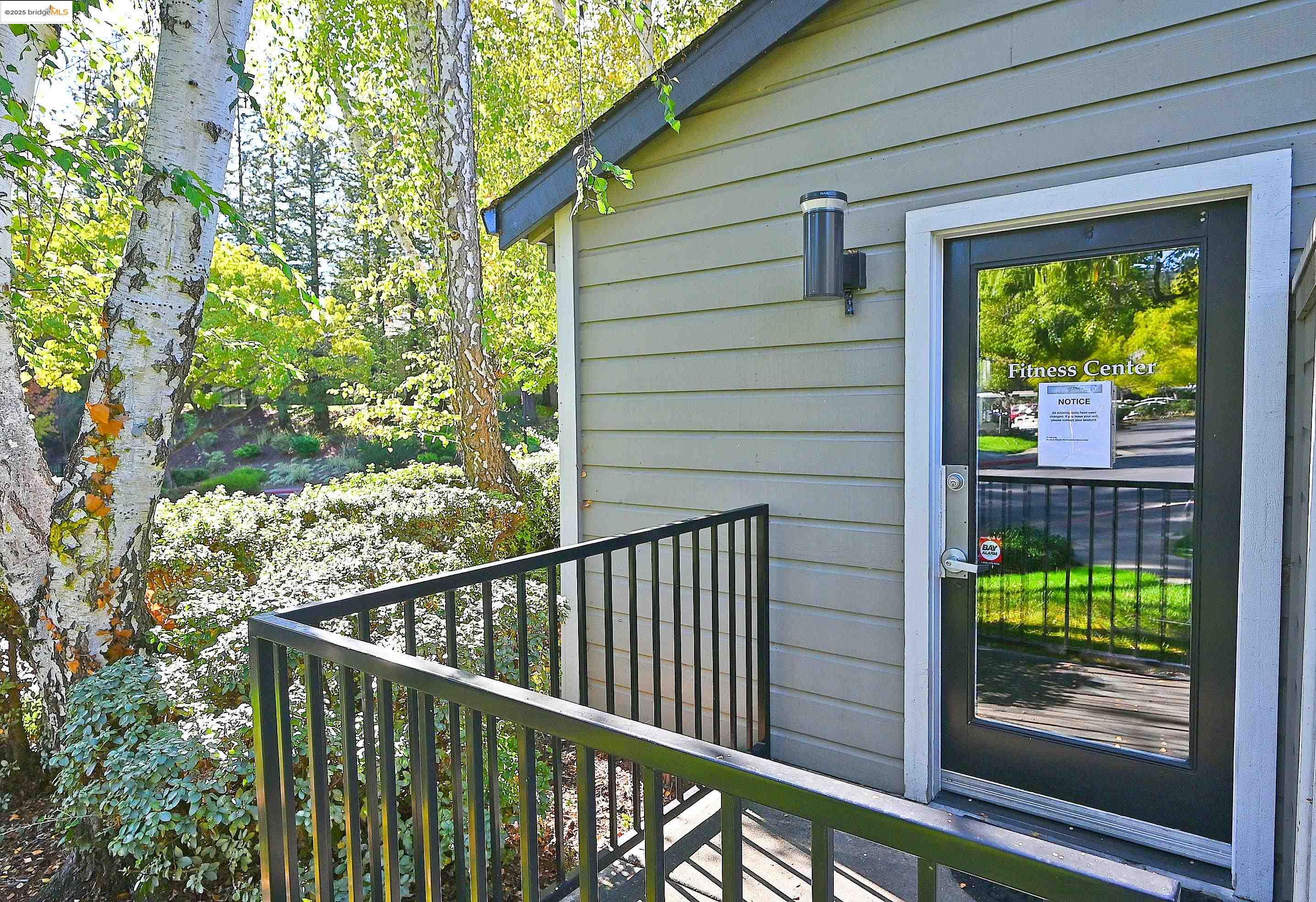 Detail Gallery Image 35 of 43 For 550 Canyon Oaks Dr a,  Oakland,  CA 94605 - 2 Beds | 2 Baths