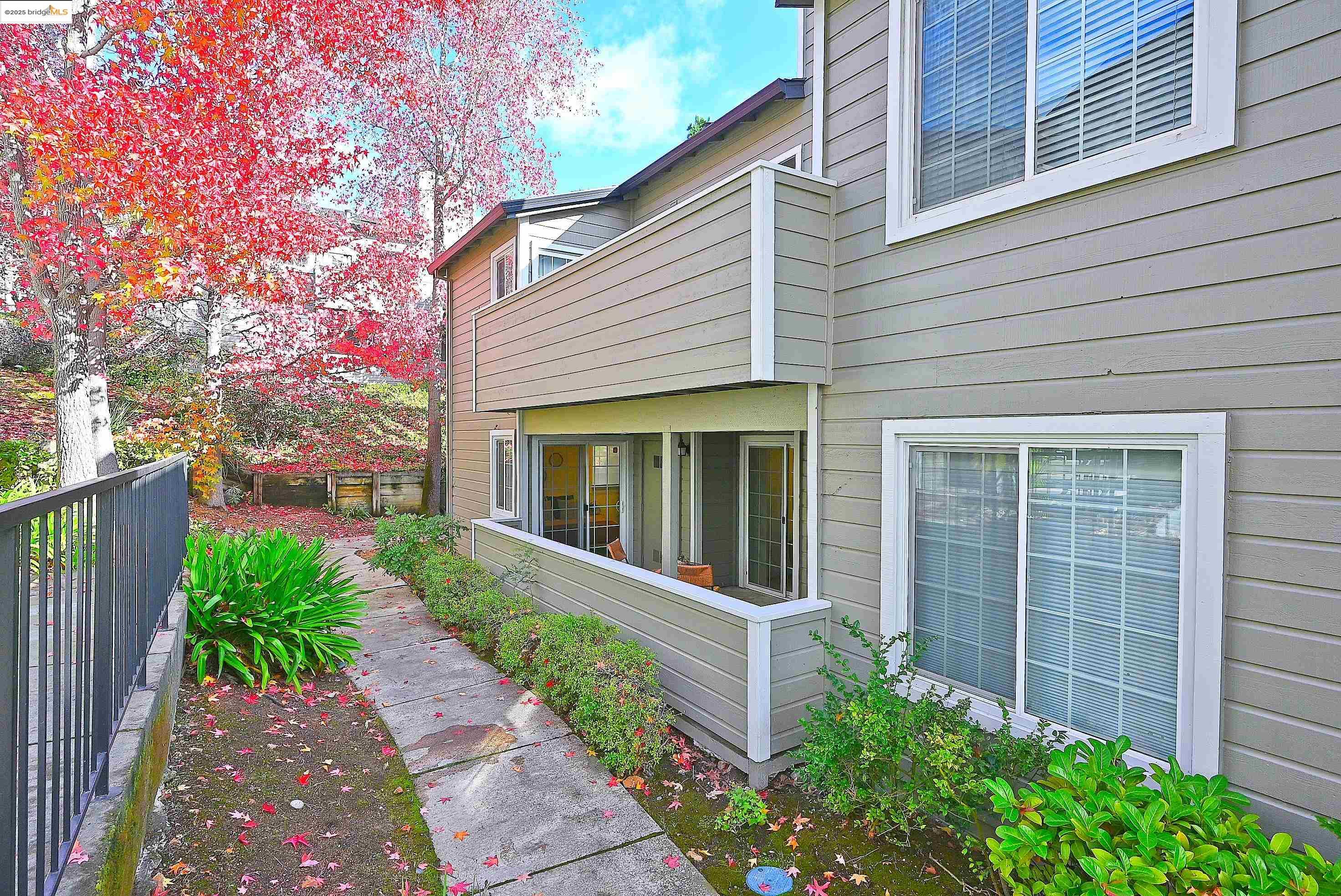 Detail Gallery Image 38 of 43 For 550 Canyon Oaks Dr a,  Oakland,  CA 94605 - 2 Beds | 2 Baths