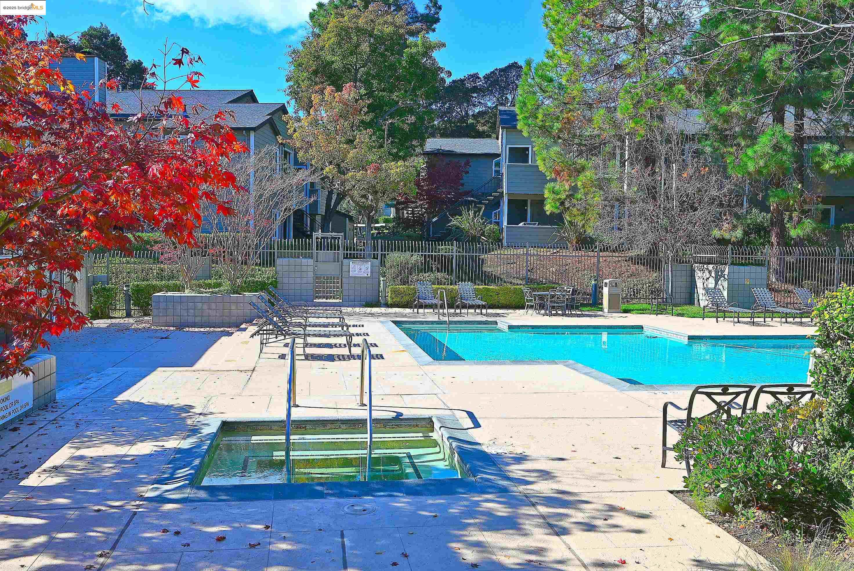 Detail Gallery Image 39 of 43 For 550 Canyon Oaks Dr a,  Oakland,  CA 94605 - 2 Beds | 2 Baths