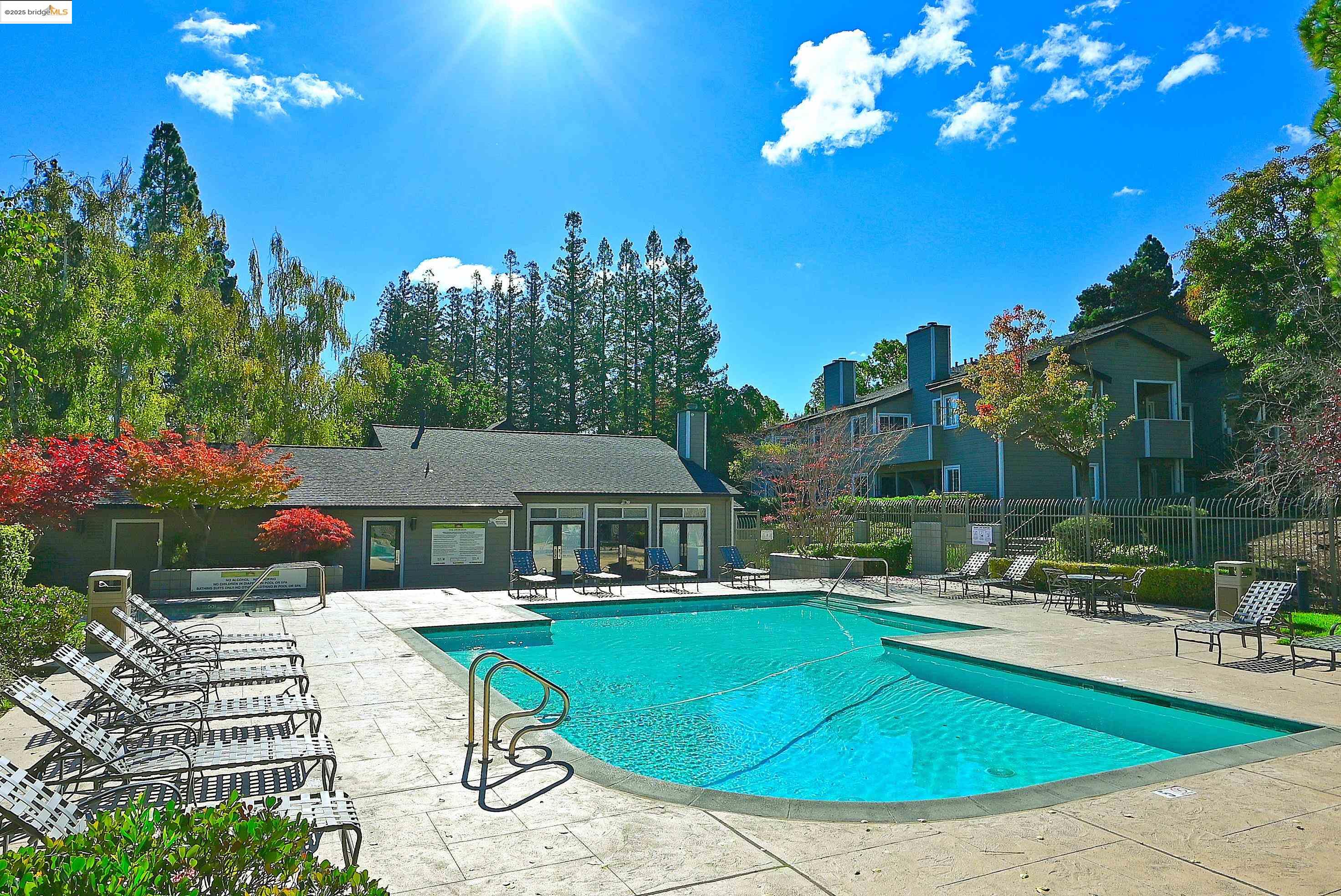 Detail Gallery Image 40 of 43 For 550 Canyon Oaks Dr a,  Oakland,  CA 94605 - 2 Beds | 2 Baths