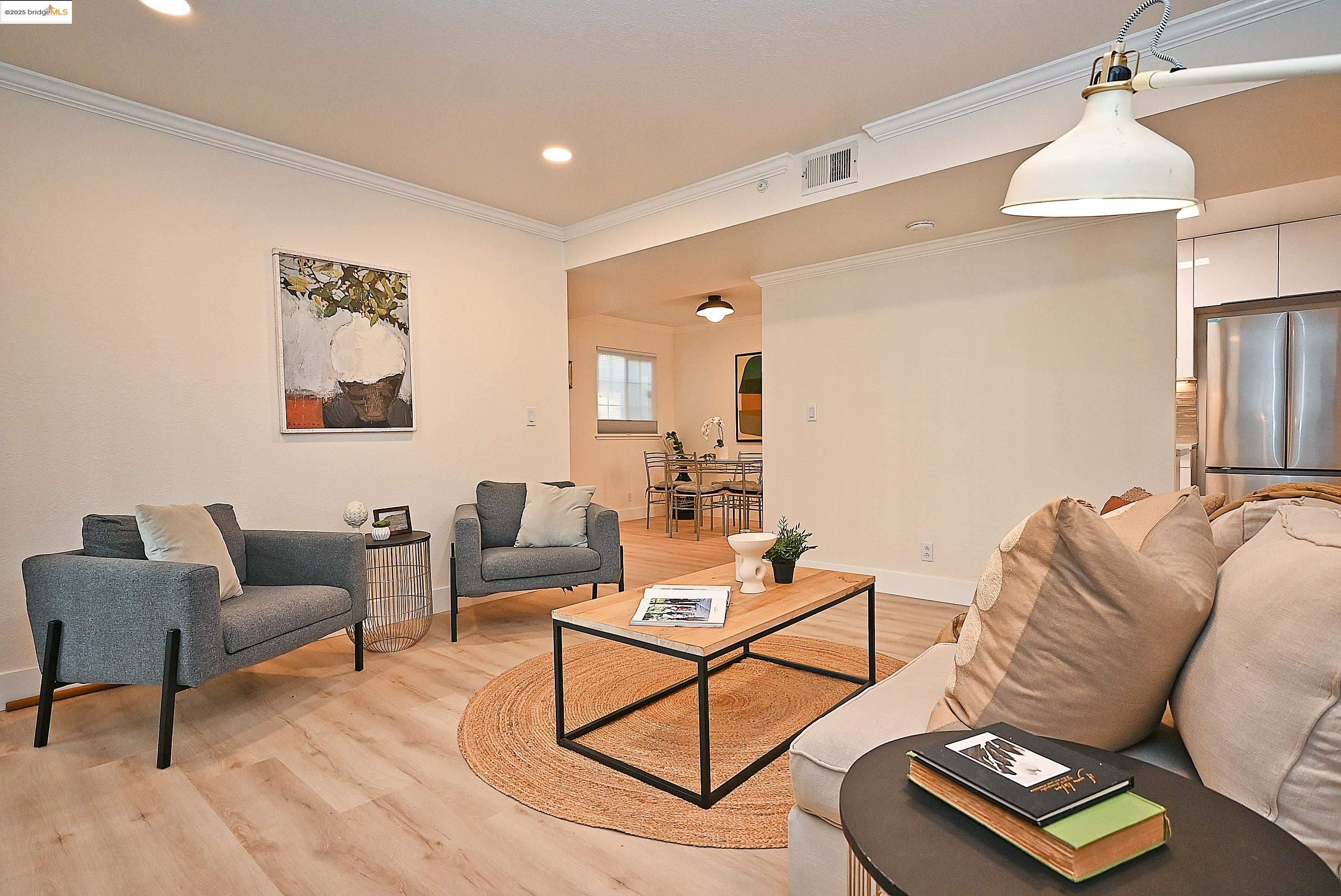 Detail Gallery Image 7 of 43 For 550 Canyon Oaks Dr a,  Oakland,  CA 94605 - 2 Beds | 2 Baths