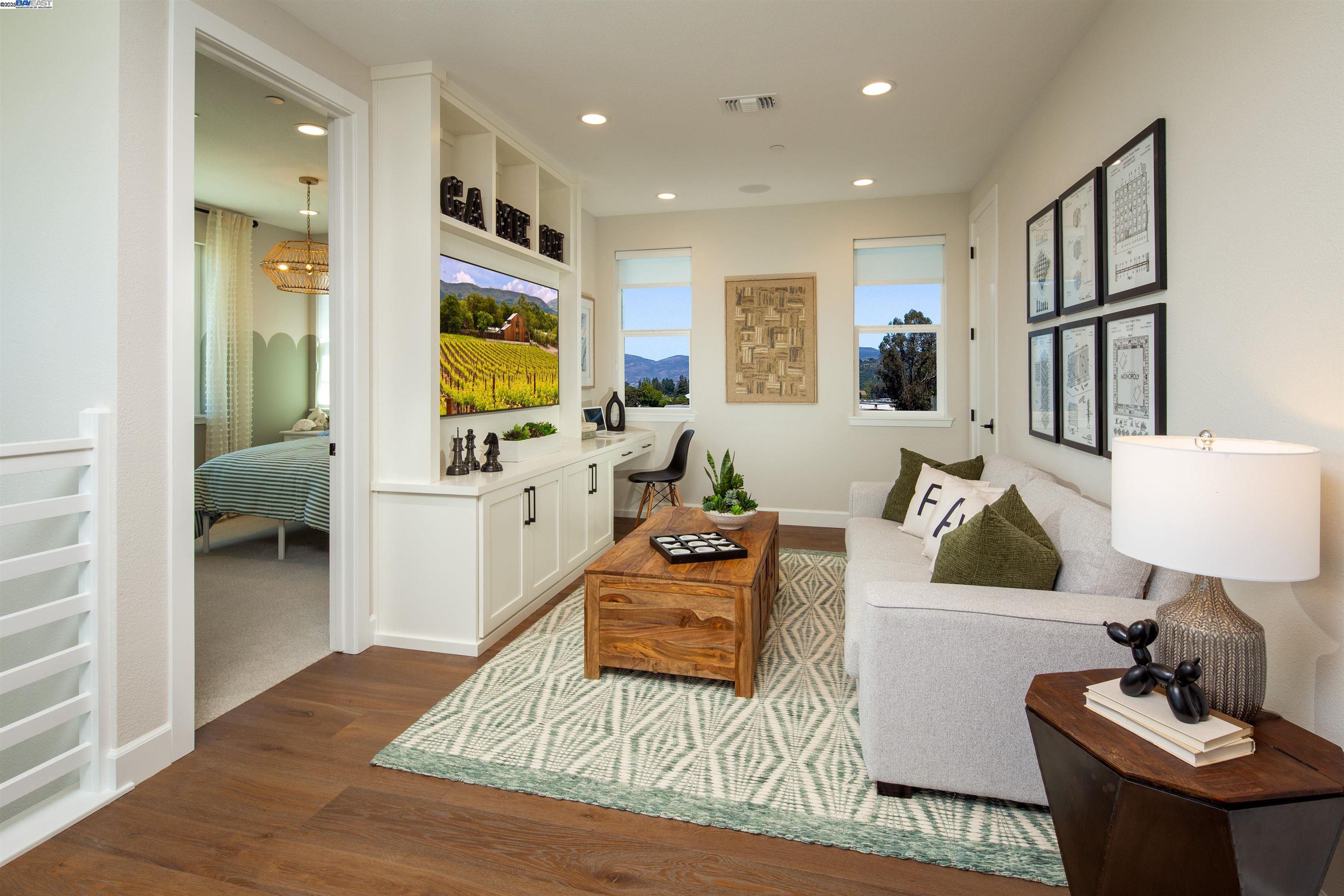 Detail Gallery Image 9 of 23 For 354 Sagebrush Drive, Napa,  CA 94558 - 4 Beds | 3 Baths