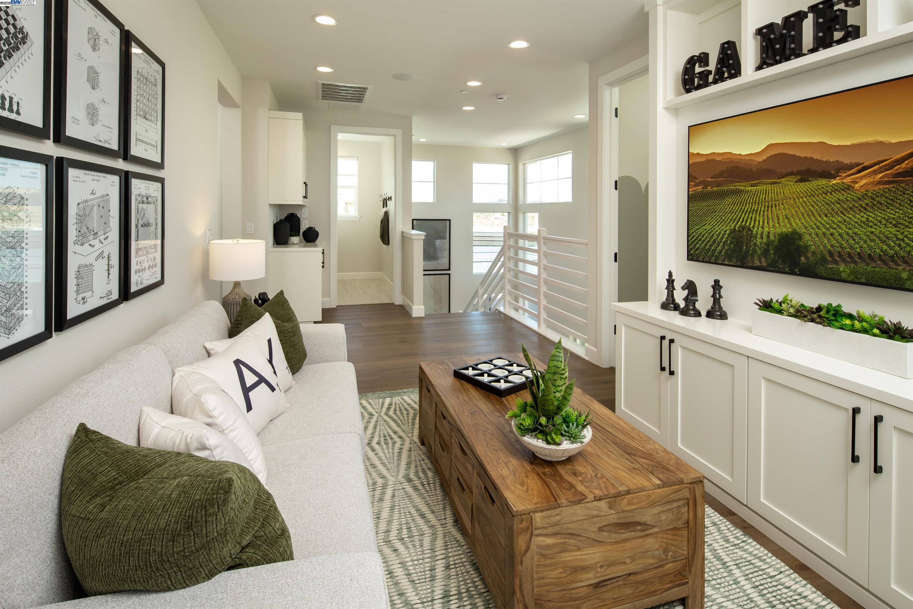 Detail Gallery Image 10 of 23 For 354 Sagebrush Drive, Napa,  CA 94558 - 4 Beds | 3 Baths