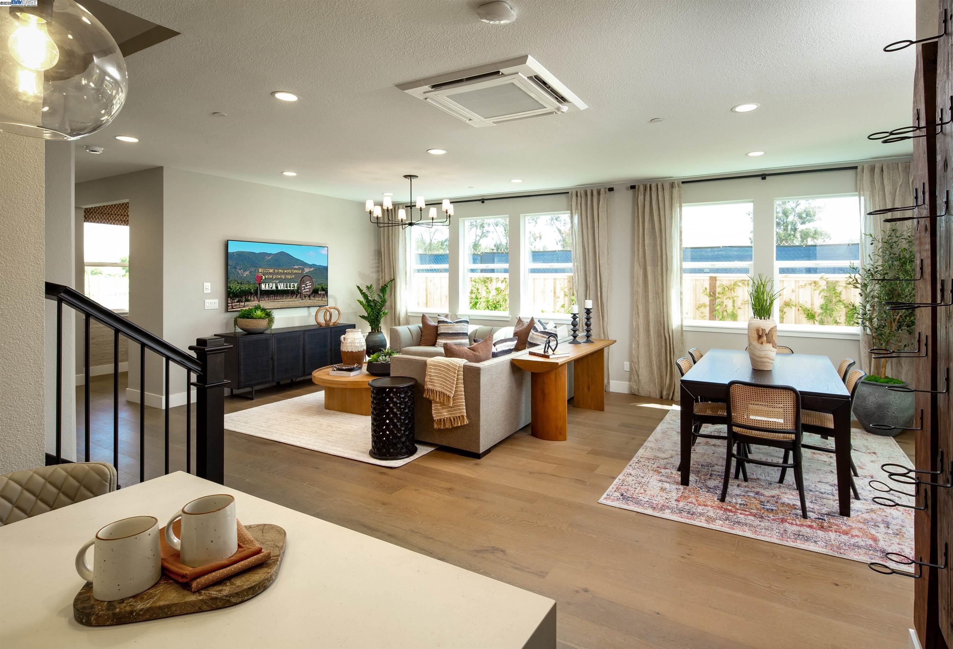 Detail Gallery Image 6 of 25 For 344 Waypoint Drive, Napa,  CA 94558 - 5 Beds | 4/1 Baths