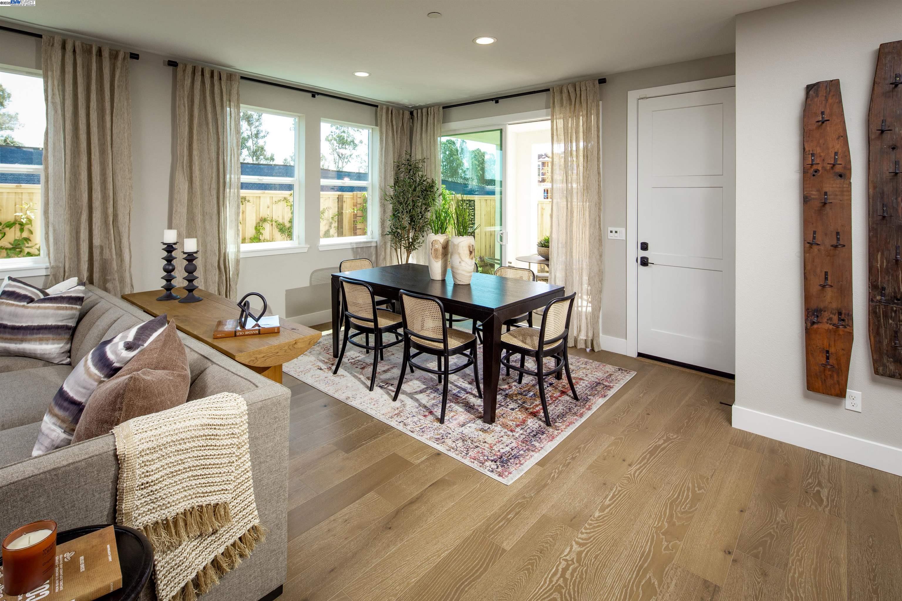 Detail Gallery Image 8 of 25 For 344 Waypoint Drive, Napa,  CA 94558 - 5 Beds | 4/1 Baths