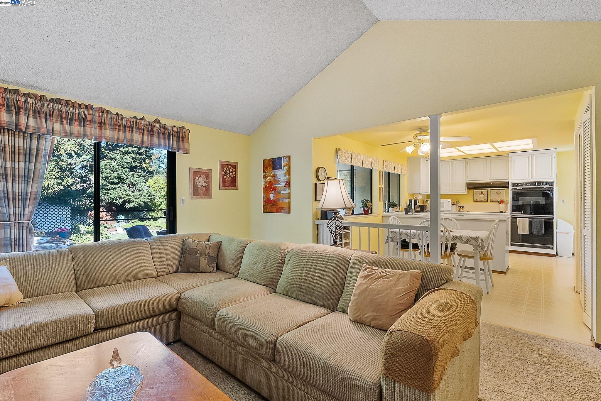 Detail Gallery Image 12 of 35 For 3803 Cheshire Ct, Pleasanton,  CA 94588 - 4 Beds | 2 Baths