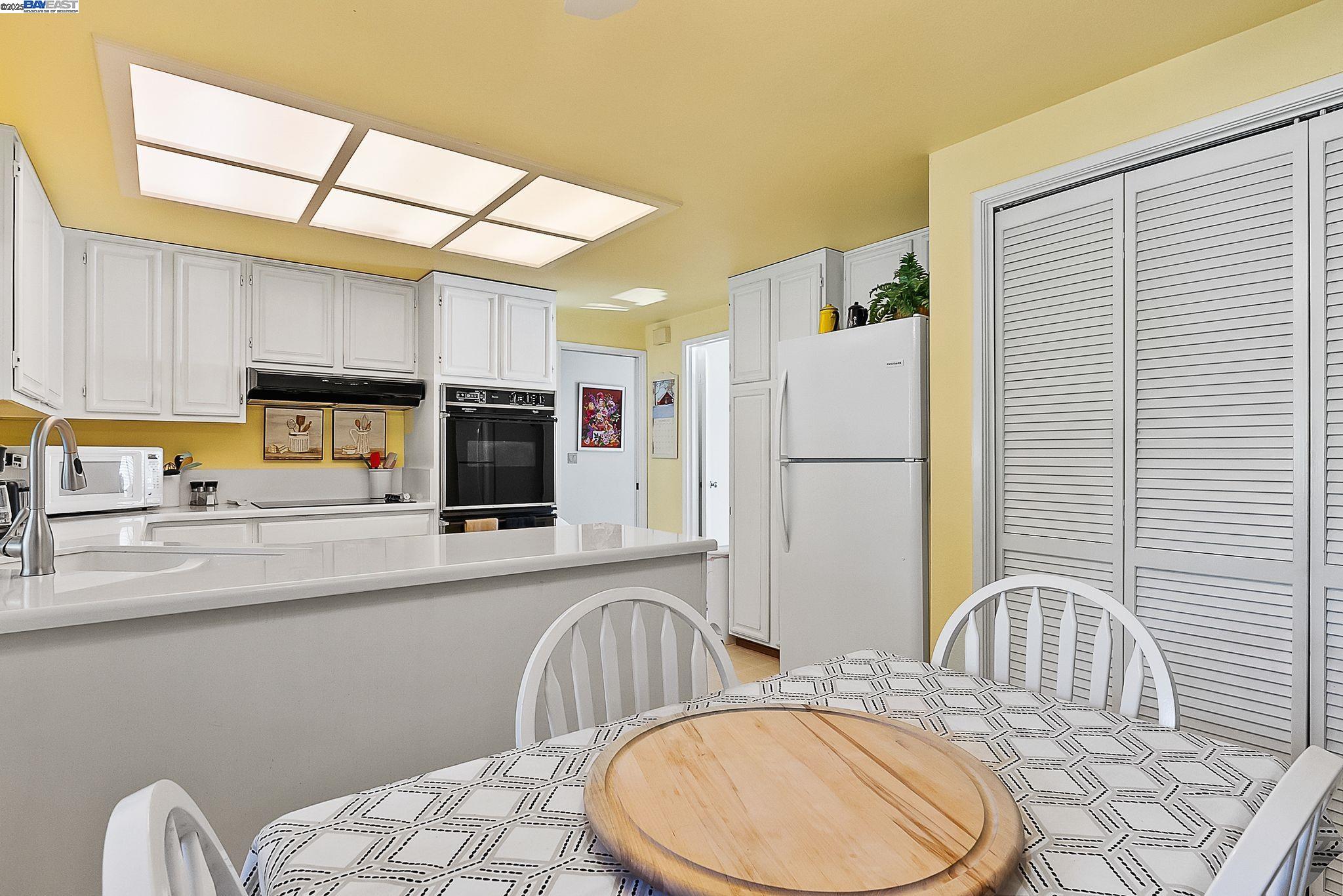 Detail Gallery Image 14 of 35 For 3803 Cheshire Ct, Pleasanton,  CA 94588 - 4 Beds | 2 Baths