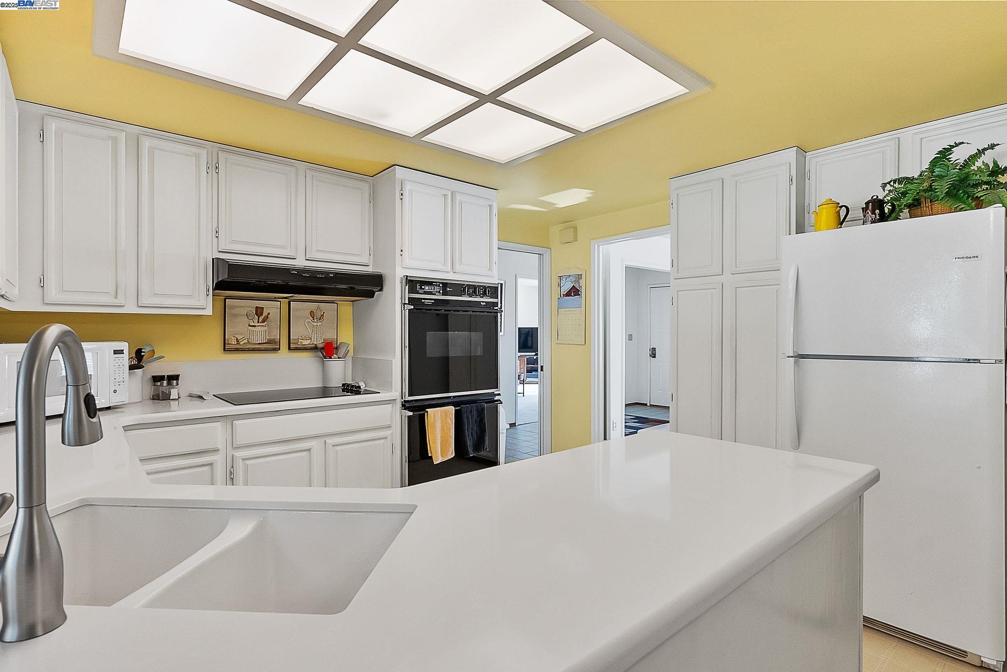 Detail Gallery Image 17 of 35 For 3803 Cheshire Ct, Pleasanton,  CA 94588 - 4 Beds | 2 Baths