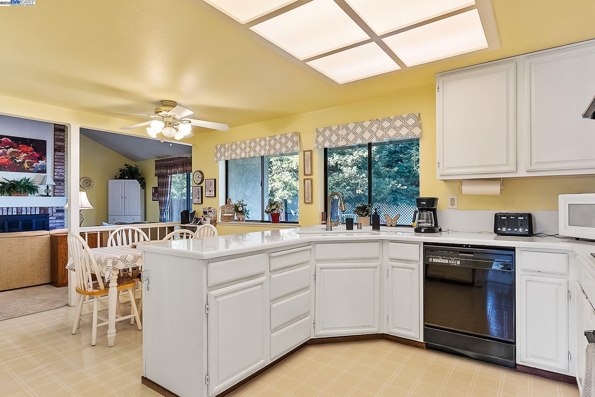 Detail Gallery Image 18 of 35 For 3803 Cheshire Ct, Pleasanton,  CA 94588 - 4 Beds | 2 Baths