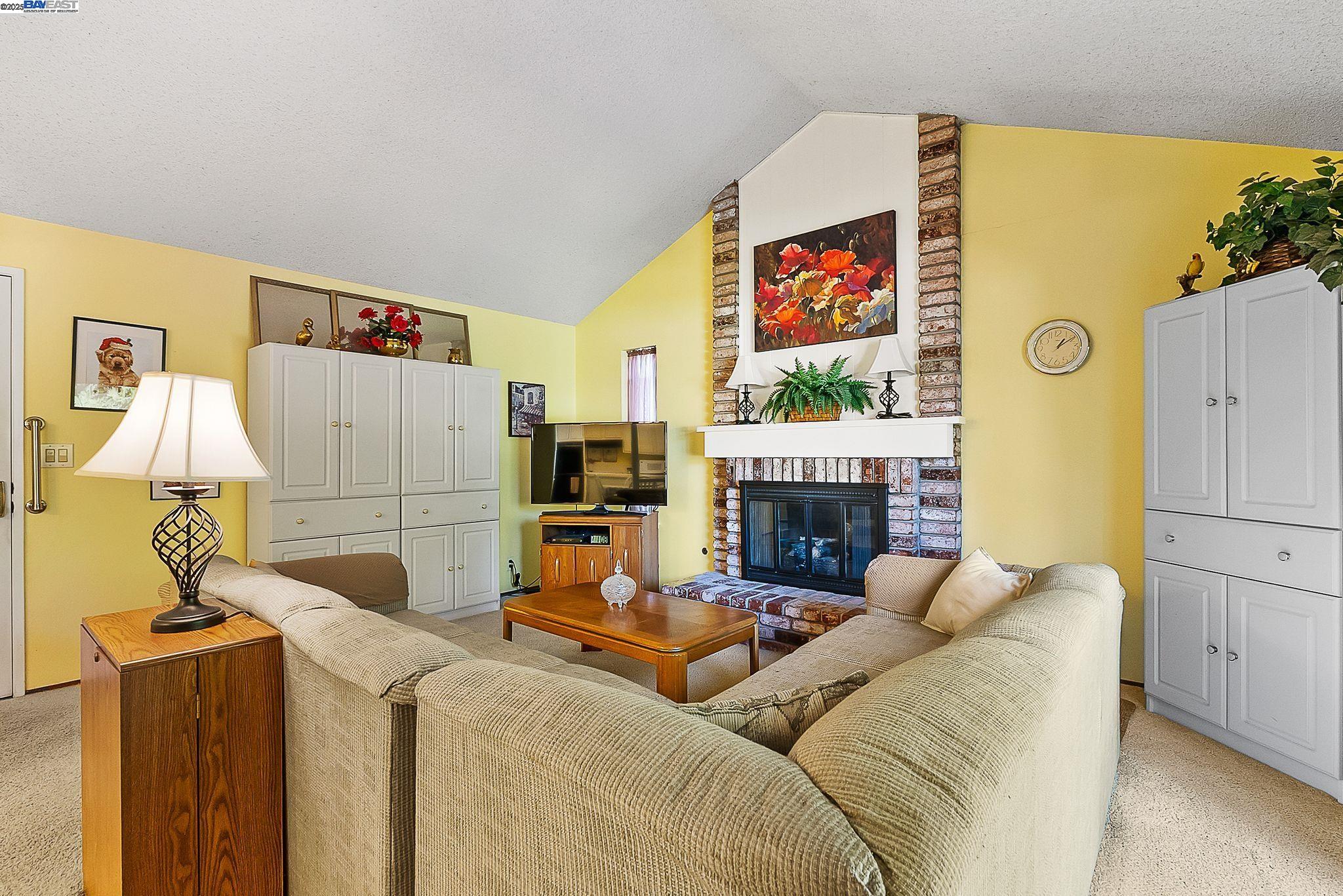 Detail Gallery Image 10 of 35 For 3803 Cheshire Ct, Pleasanton,  CA 94588 - 4 Beds | 2 Baths