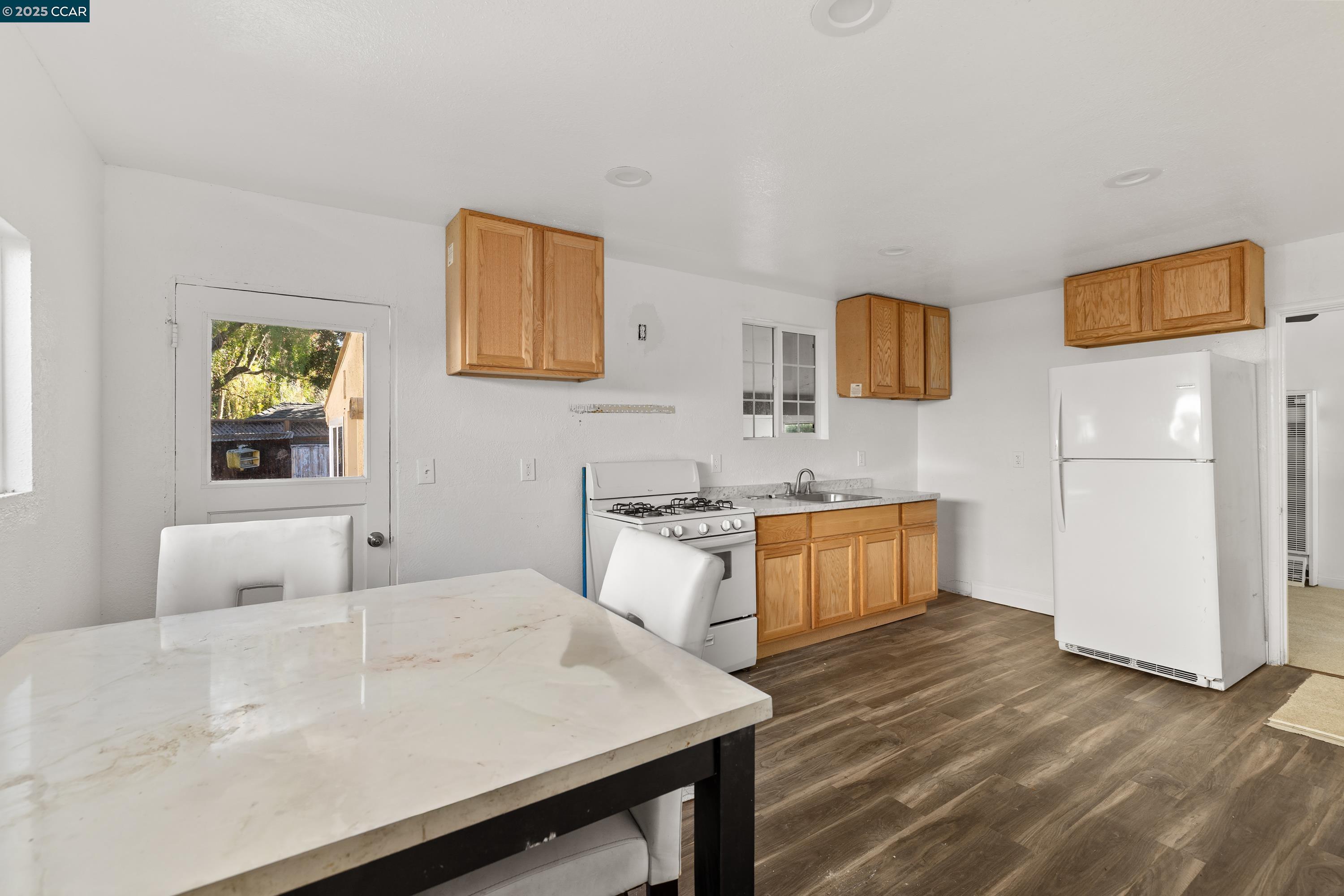 Detail Gallery Image 17 of 40 For 770 San Benito Ave, Menlo Park,  CA 94025 - 2 Beds | 1 Baths