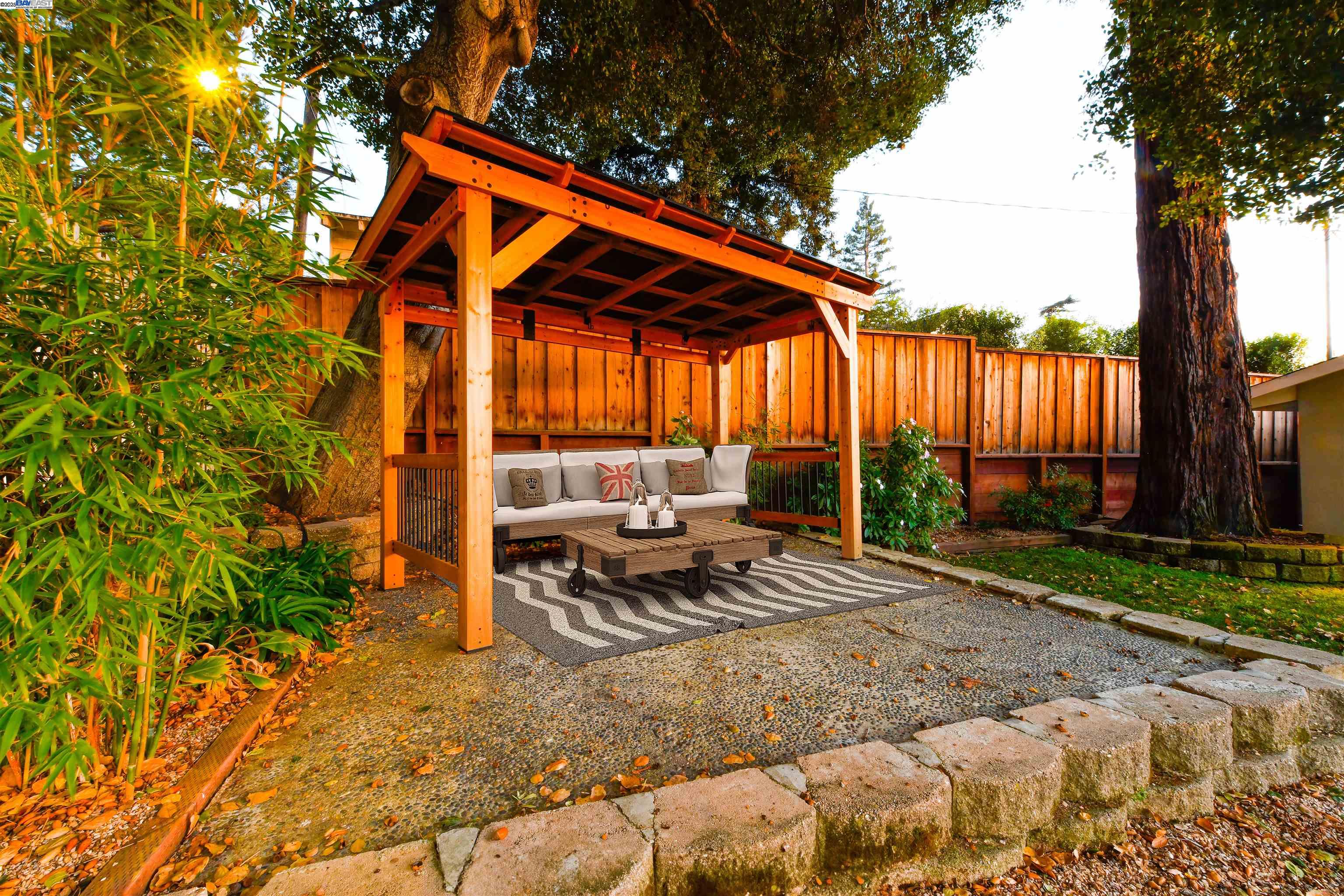 Detail Gallery Image 3 of 32 For 4433 Fair Ave, Oakland,  CA 94619 - 4 Beds | 3 Baths