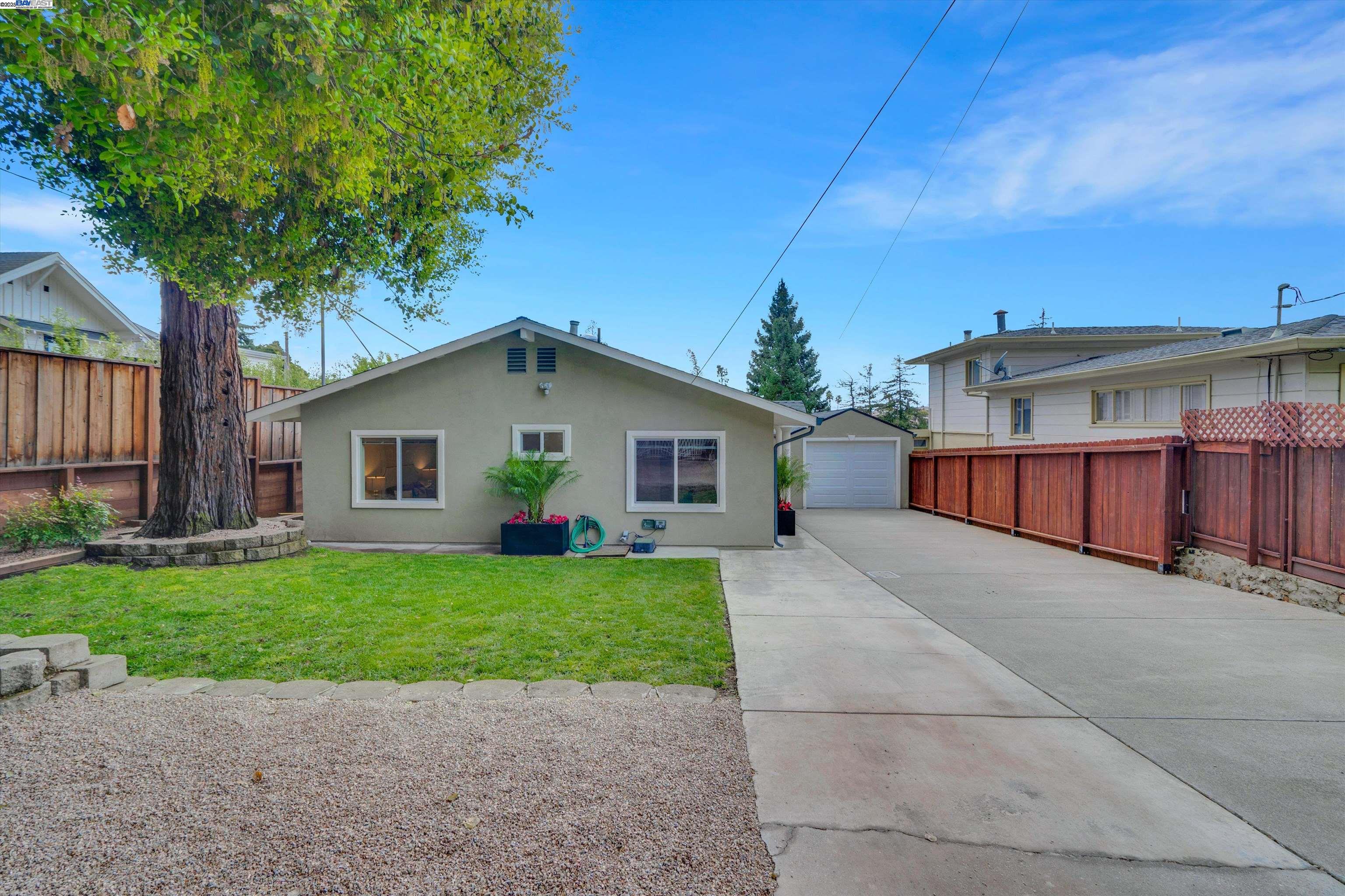 Detail Gallery Image 4 of 32 For 4433 Fair Ave, Oakland,  CA 94619 - 4 Beds | 3 Baths