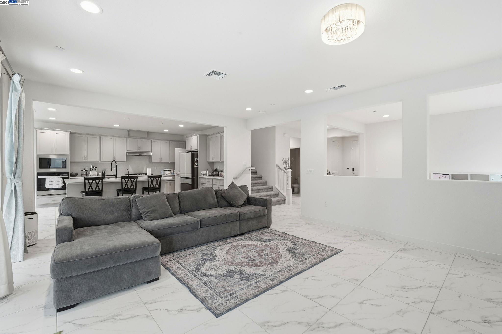 Detail Gallery Image 11 of 60 For 3039 Paxton Ct, Lathrop,  CA 95330 - 5 Beds | 4/1 Baths