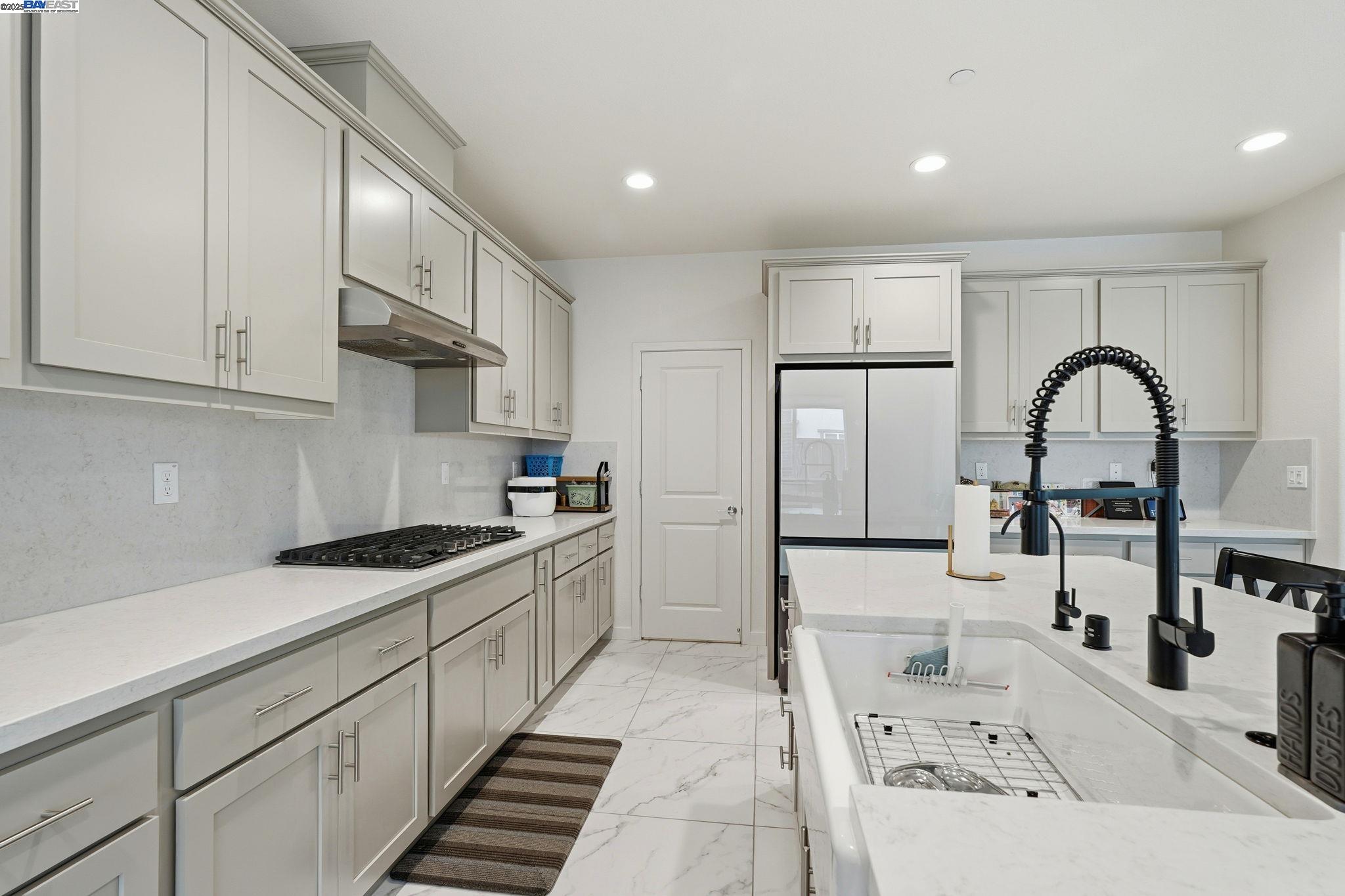 Detail Gallery Image 13 of 60 For 3039 Paxton Ct, Lathrop,  CA 95330 - 5 Beds | 4/1 Baths