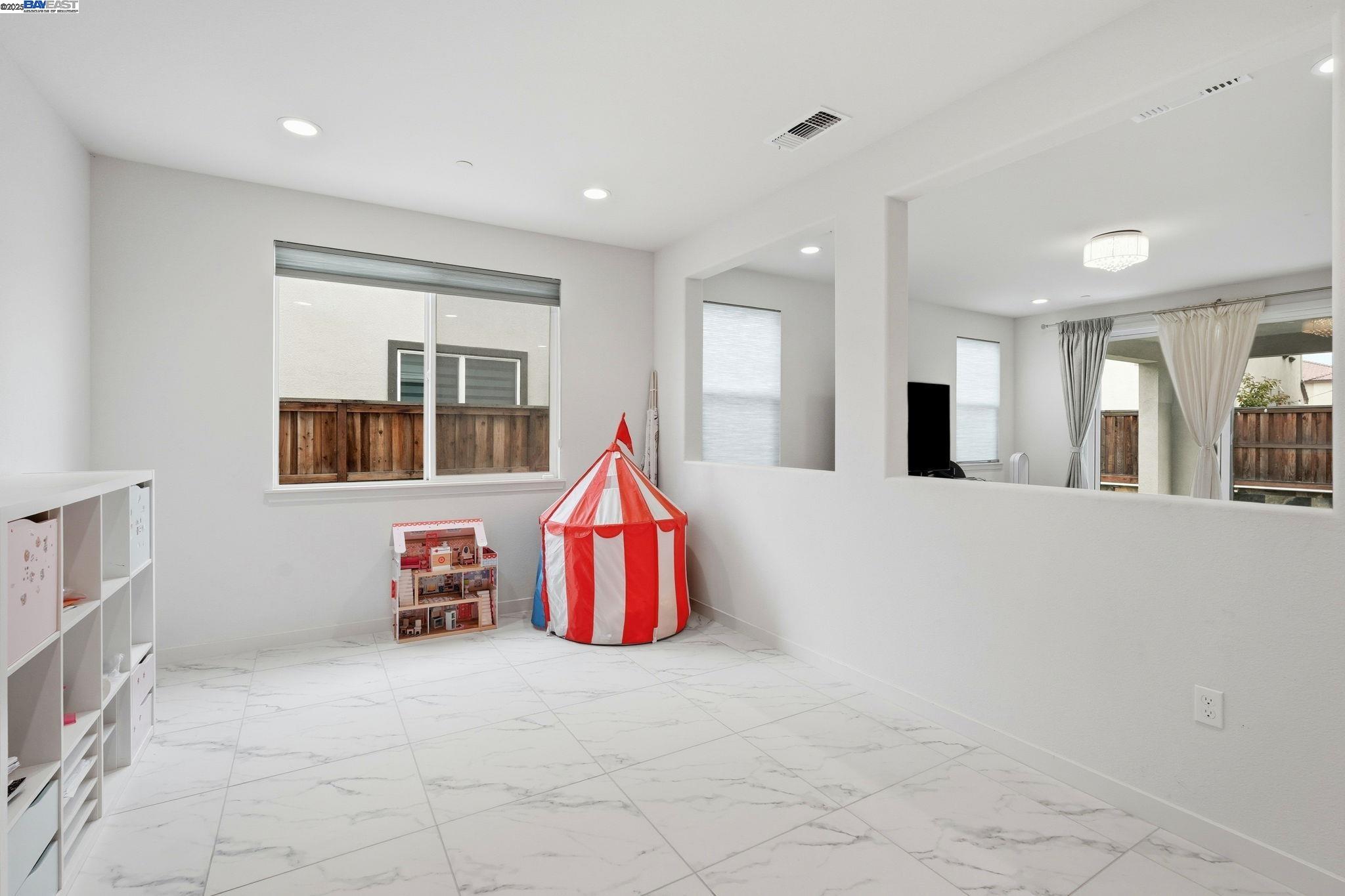 Detail Gallery Image 7 of 60 For 3039 Paxton Ct, Lathrop,  CA 95330 - 5 Beds | 4/1 Baths