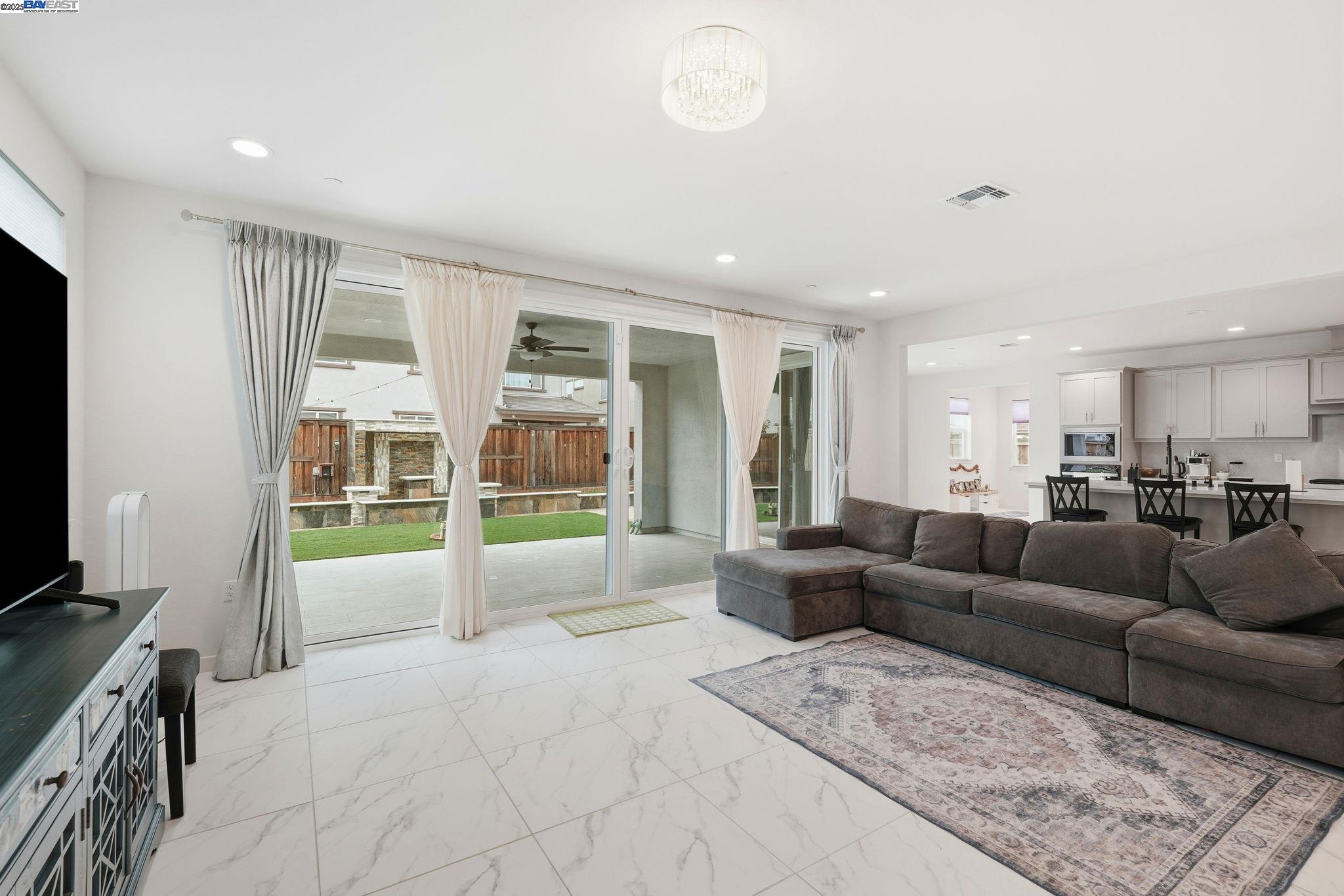 Detail Gallery Image 10 of 60 For 3039 Paxton Ct, Lathrop,  CA 95330 - 5 Beds | 4/1 Baths