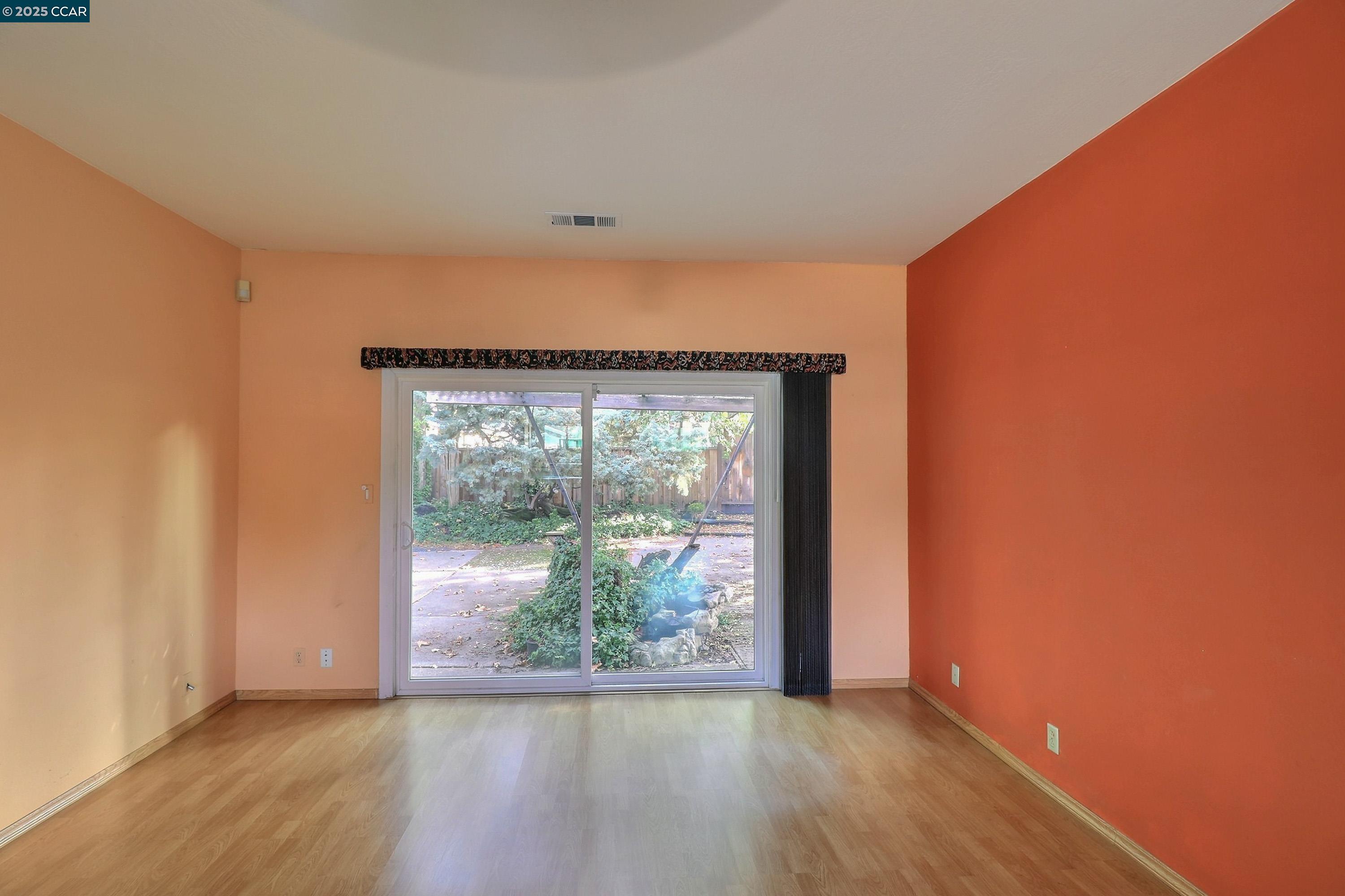 Detail Gallery Image 18 of 41 For 4420 Crestwood Cir, Concord,  CA 94521 - 4 Beds | 2 Baths