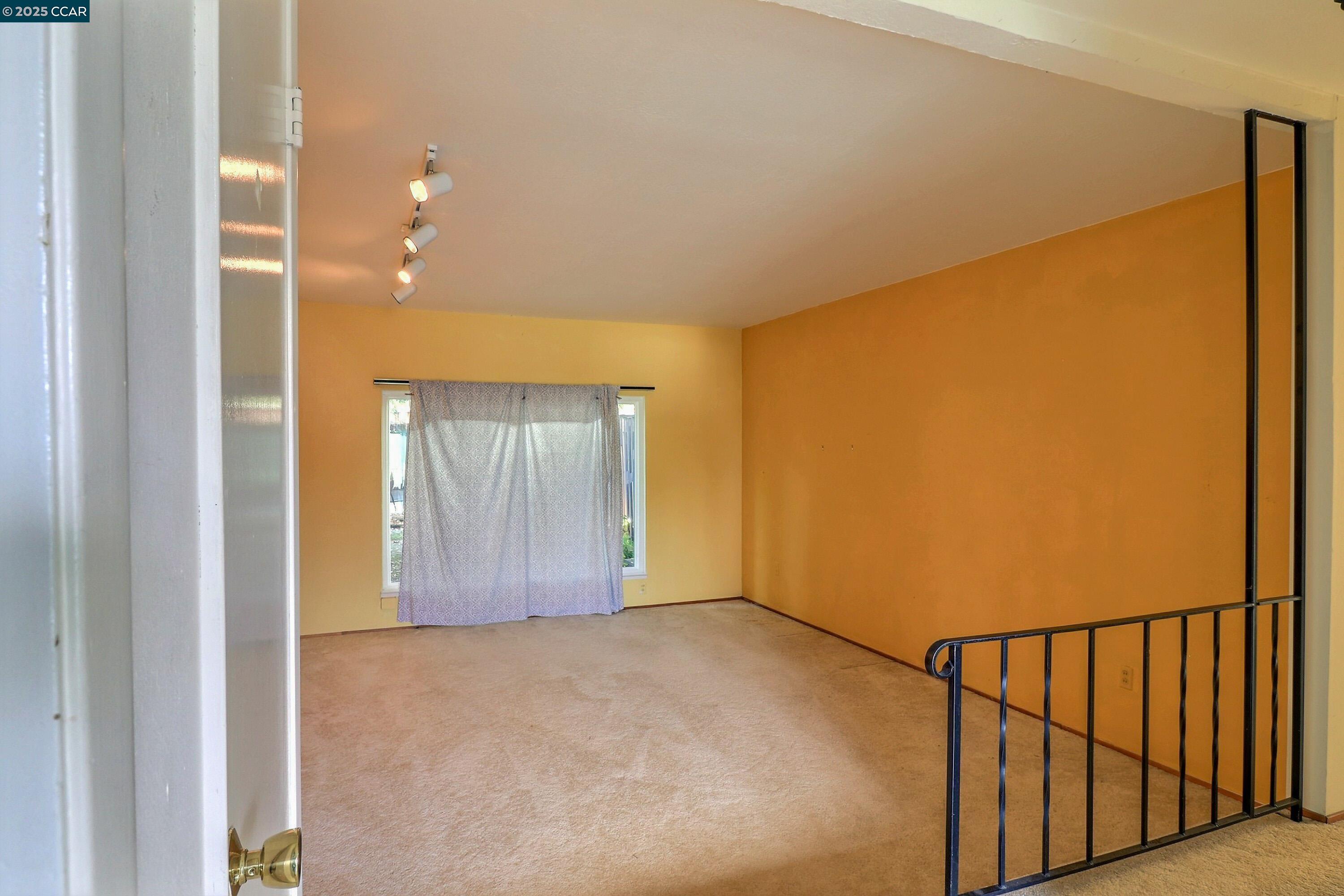 Detail Gallery Image 19 of 41 For 4420 Crestwood Cir, Concord,  CA 94521 - 4 Beds | 2 Baths