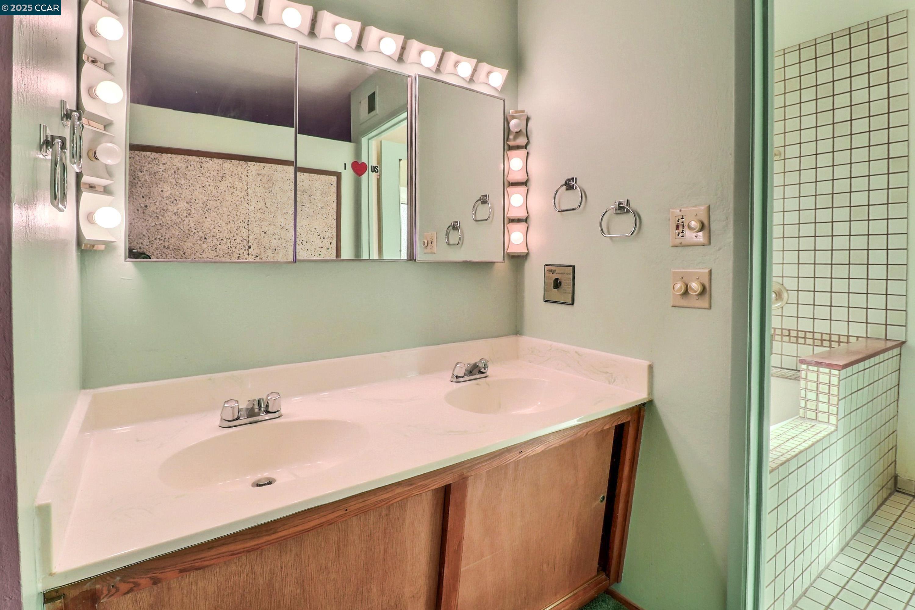 Detail Gallery Image 25 of 41 For 4420 Crestwood Cir, Concord,  CA 94521 - 4 Beds | 2 Baths