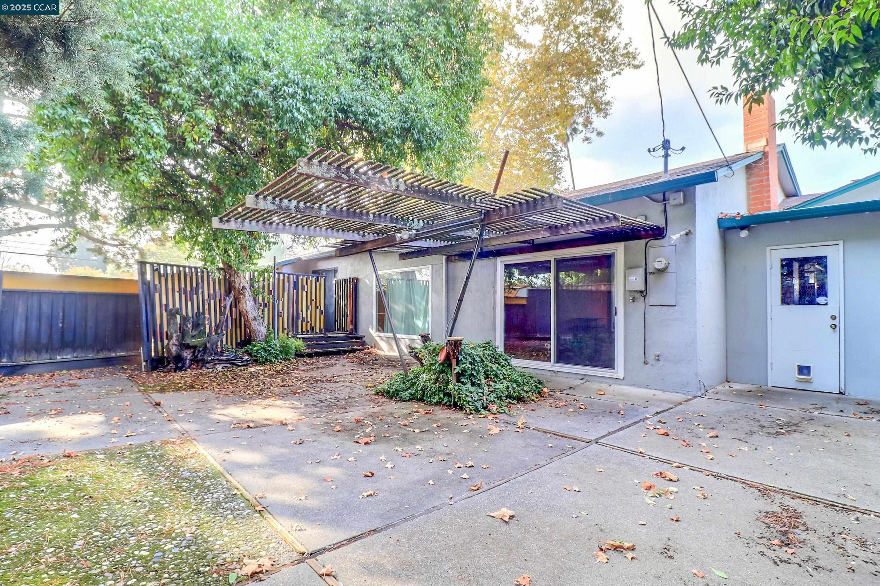 Detail Gallery Image 38 of 41 For 4420 Crestwood Cir, Concord,  CA 94521 - 4 Beds | 2 Baths