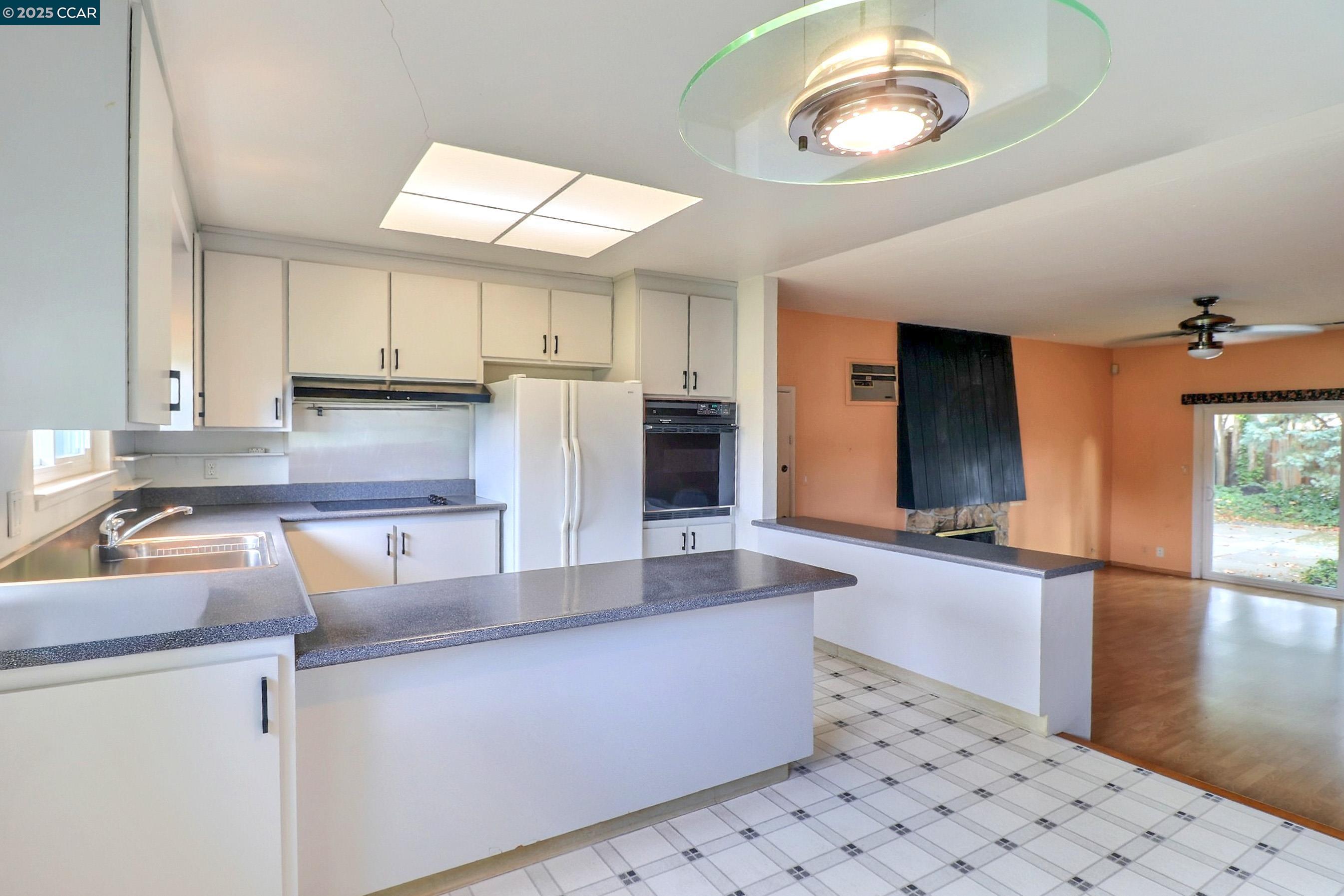 Detail Gallery Image 9 of 41 For 4420 Crestwood Cir, Concord,  CA 94521 - 4 Beds | 2 Baths