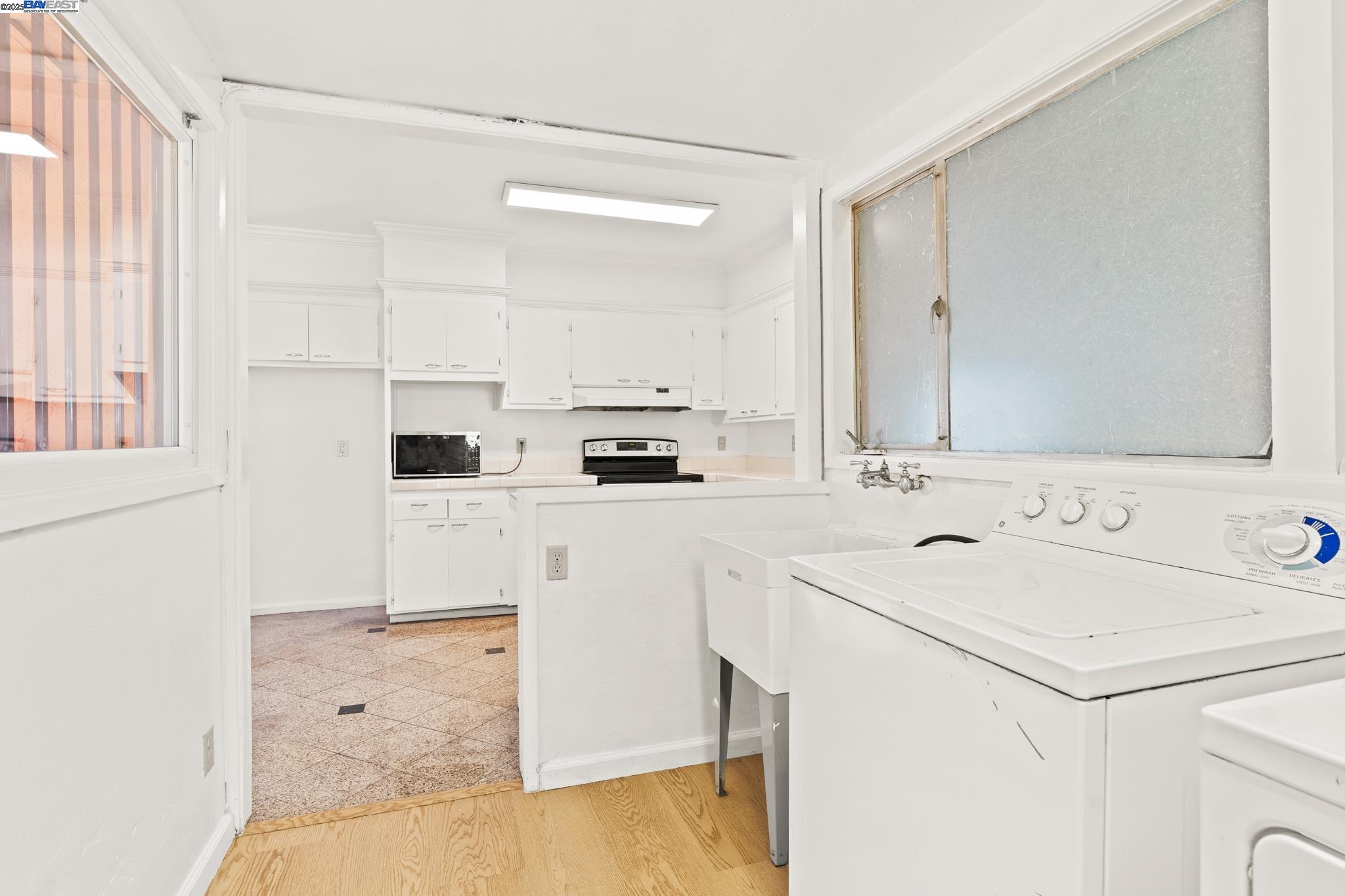 Detail Gallery Image 12 of 49 For 1015 82nd Ave, Oakland,  CA 94621 - 5 Beds | 3 Baths