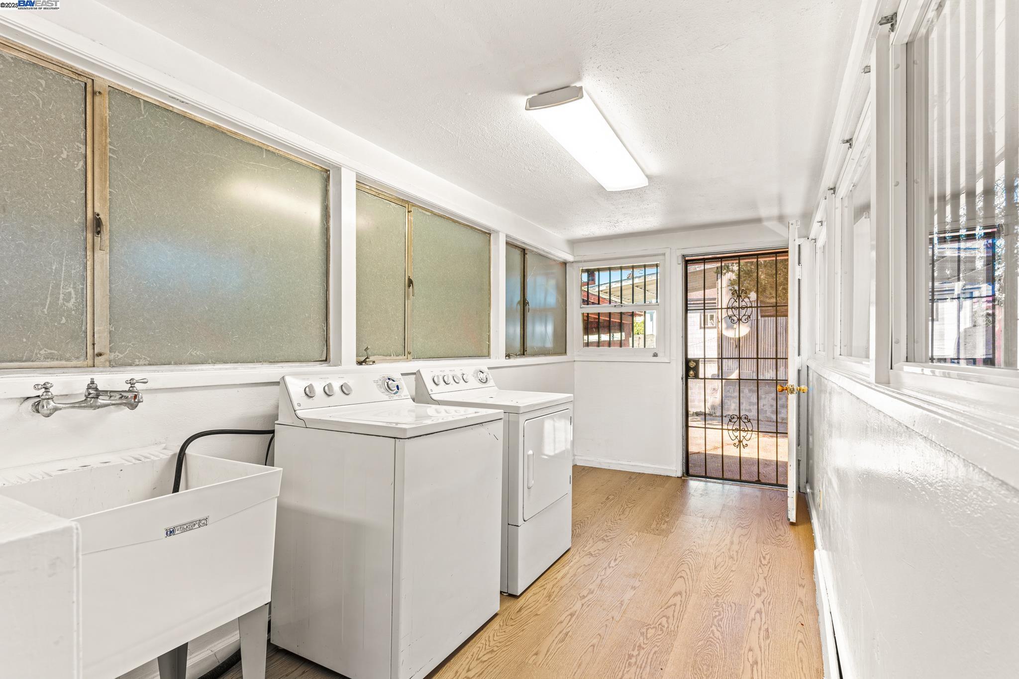 Detail Gallery Image 13 of 49 For 1015 82nd Ave, Oakland,  CA 94621 - 5 Beds | 3 Baths