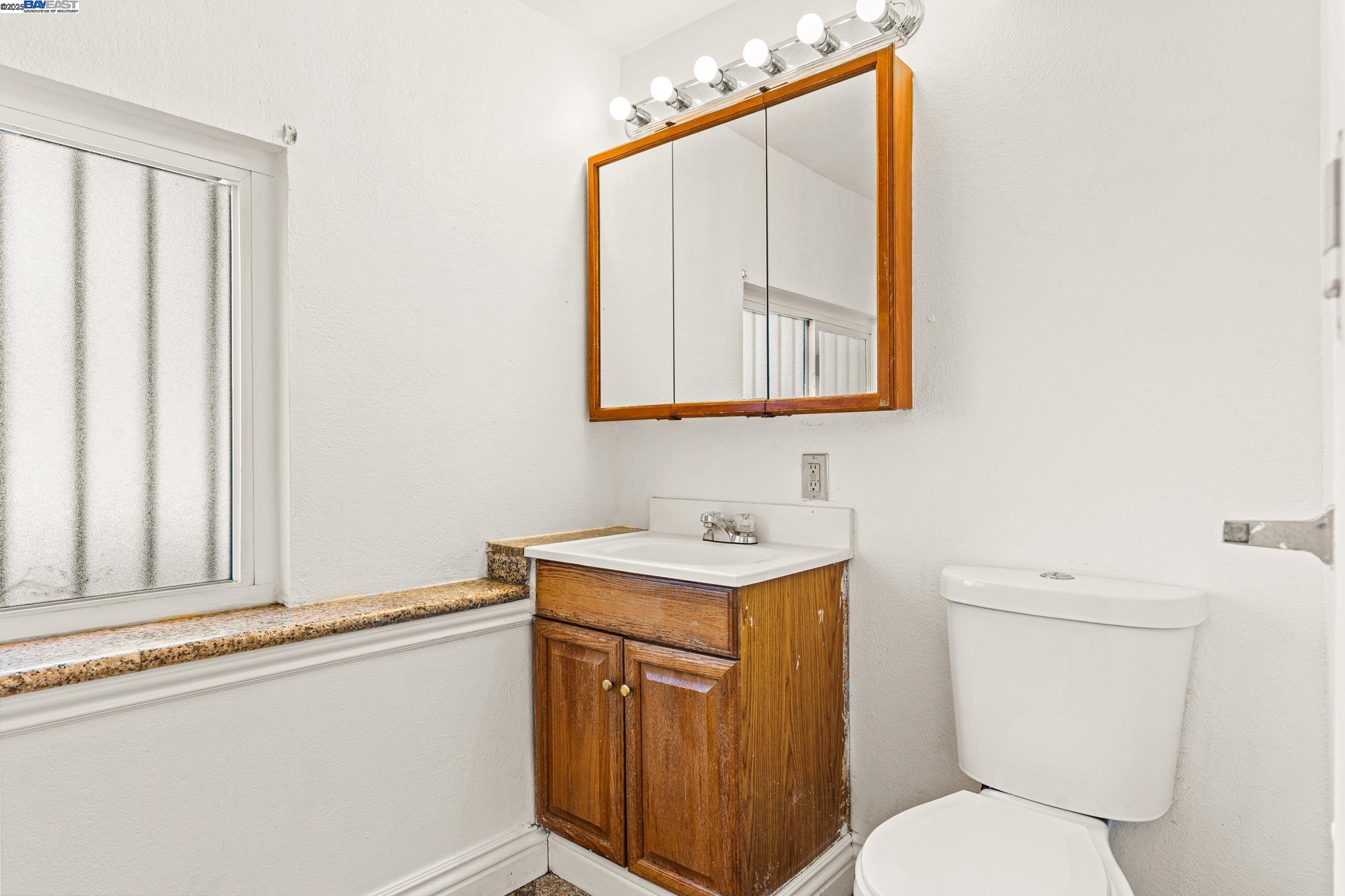 Detail Gallery Image 30 of 49 For 1015 82nd Ave, Oakland,  CA 94621 - 5 Beds | 3 Baths