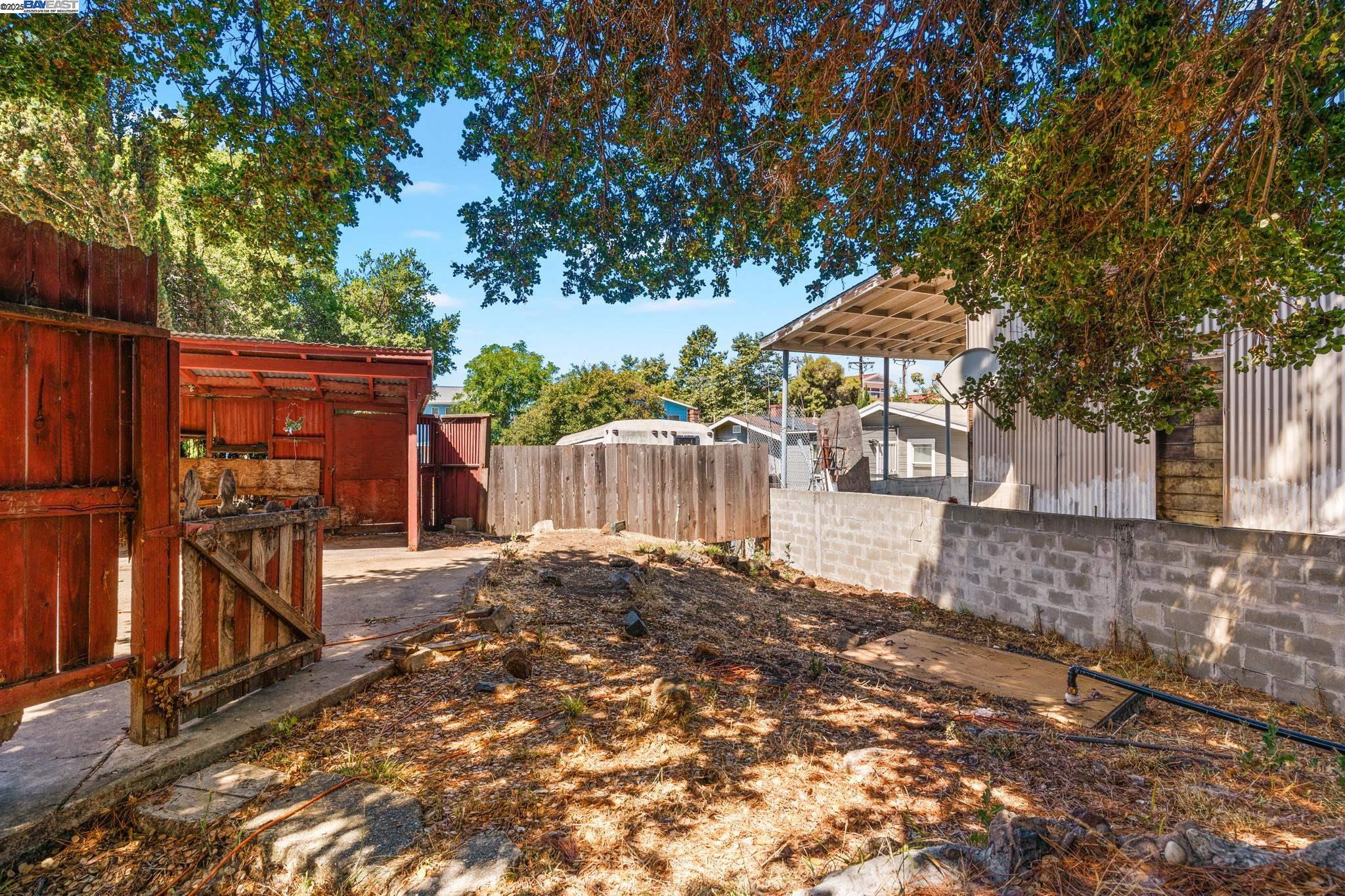 Detail Gallery Image 42 of 49 For 1015 82nd Ave, Oakland,  CA 94621 - 5 Beds | 3 Baths