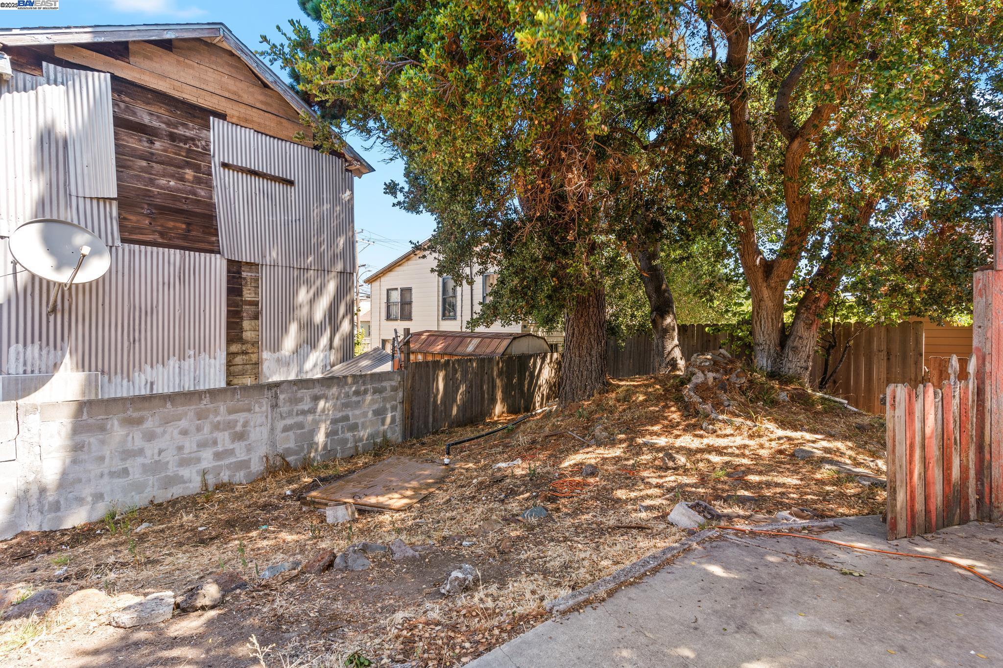 Detail Gallery Image 43 of 49 For 1015 82nd Ave, Oakland,  CA 94621 - 5 Beds | 3 Baths