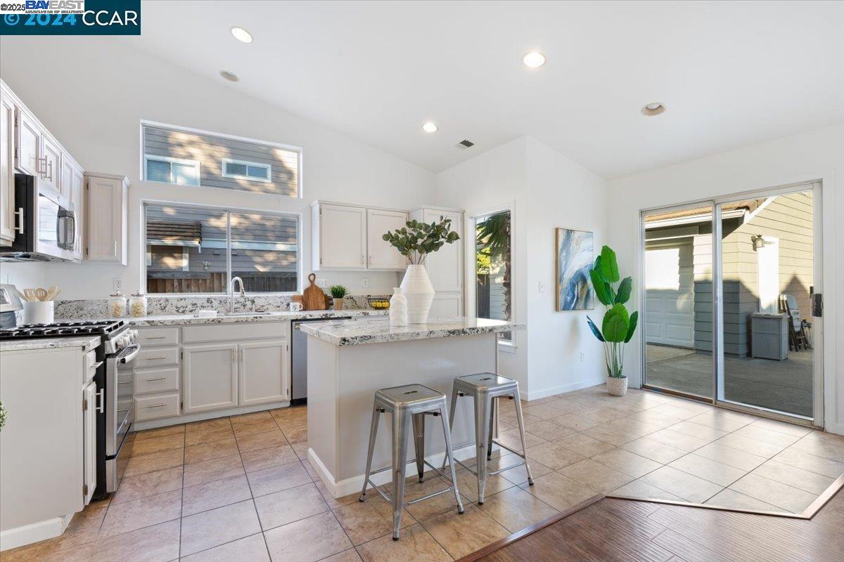 Detail Gallery Image 10 of 38 For 4675 Christenson St, Brentwood,  CA 94513 - 3 Beds | 2 Baths