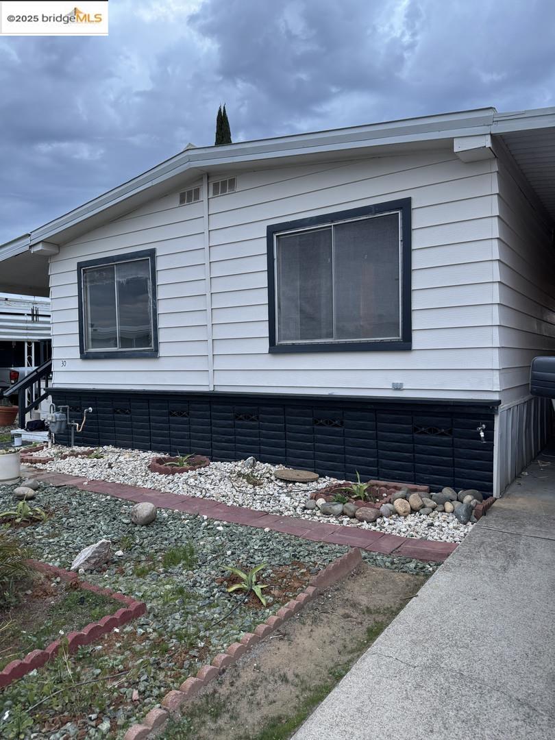 Detail Gallery Image 2 of 59 For 30 Calle Susana, Elk Grove,  CA 95624 - 3 Beds | 2 Baths