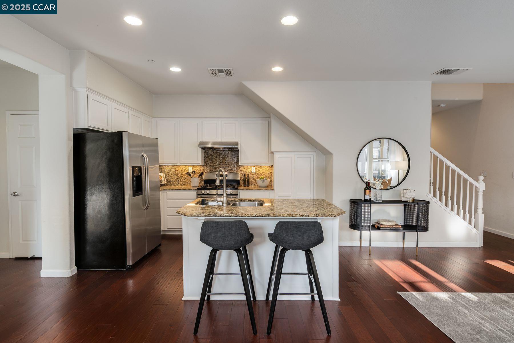 Detail Gallery Image 8 of 33 For 34108 Spezia Ter, Fremont,  CA 94555 - 2 Beds | 2 Baths