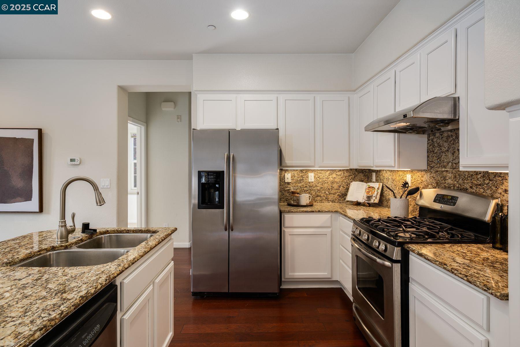 Detail Gallery Image 10 of 33 For 34108 Spezia Ter, Fremont,  CA 94555 - 2 Beds | 2 Baths