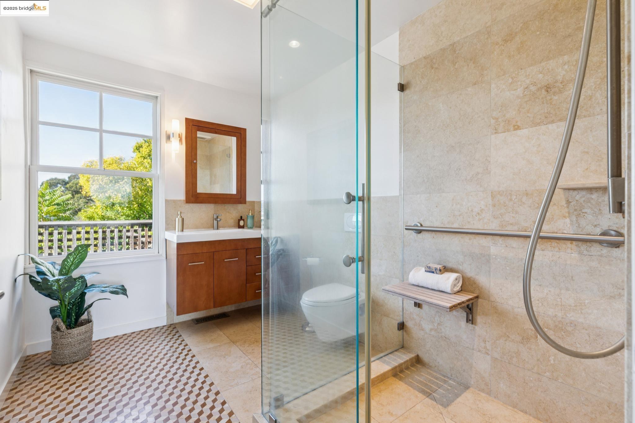 Detail Gallery Image 22 of 51 For 28 Marina Court Dr, San Rafael,  CA 94901 - 3 Beds | 2/1 Baths