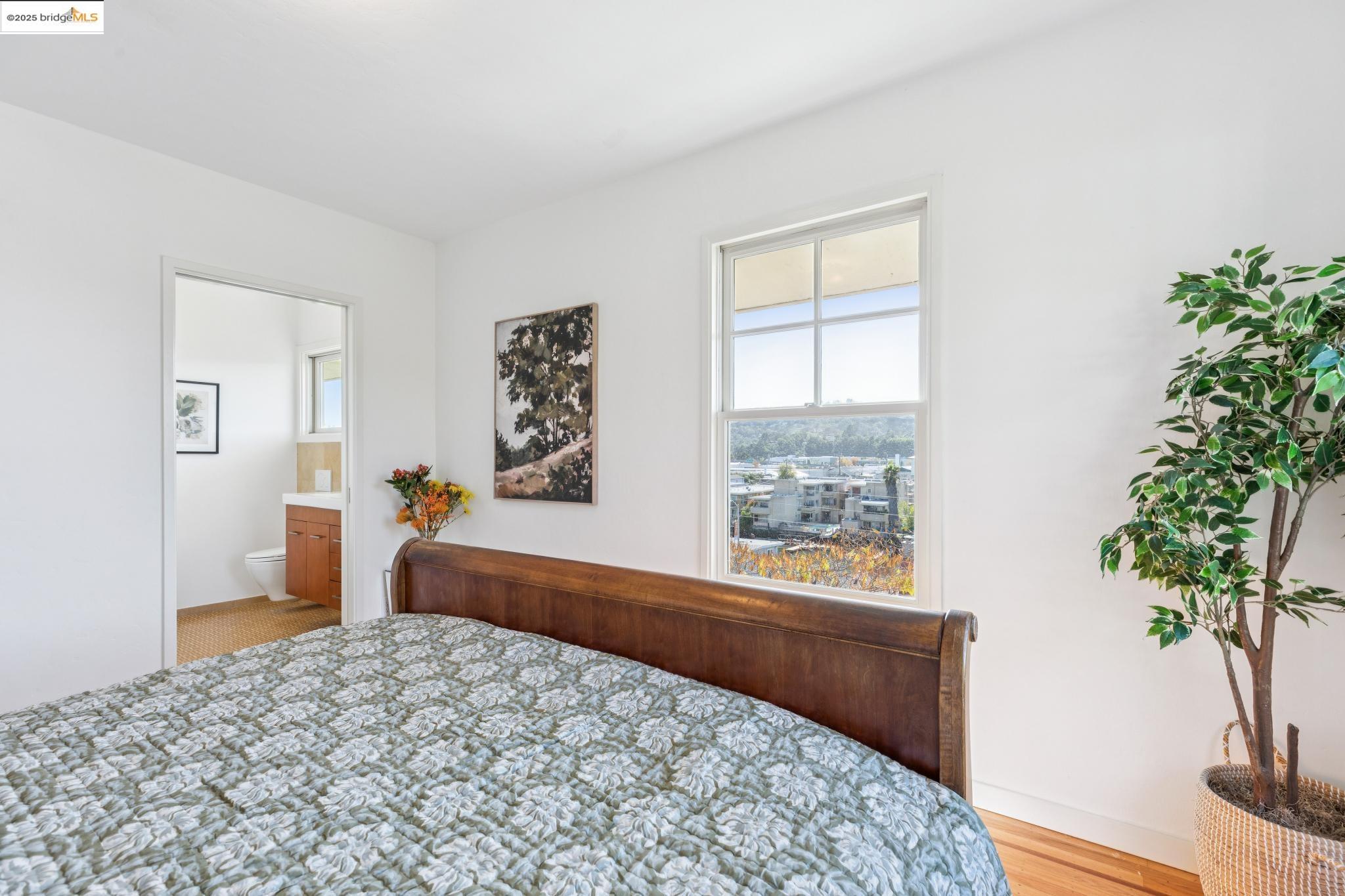 Detail Gallery Image 28 of 51 For 28 Marina Court Dr, San Rafael,  CA 94901 - 3 Beds | 2/1 Baths