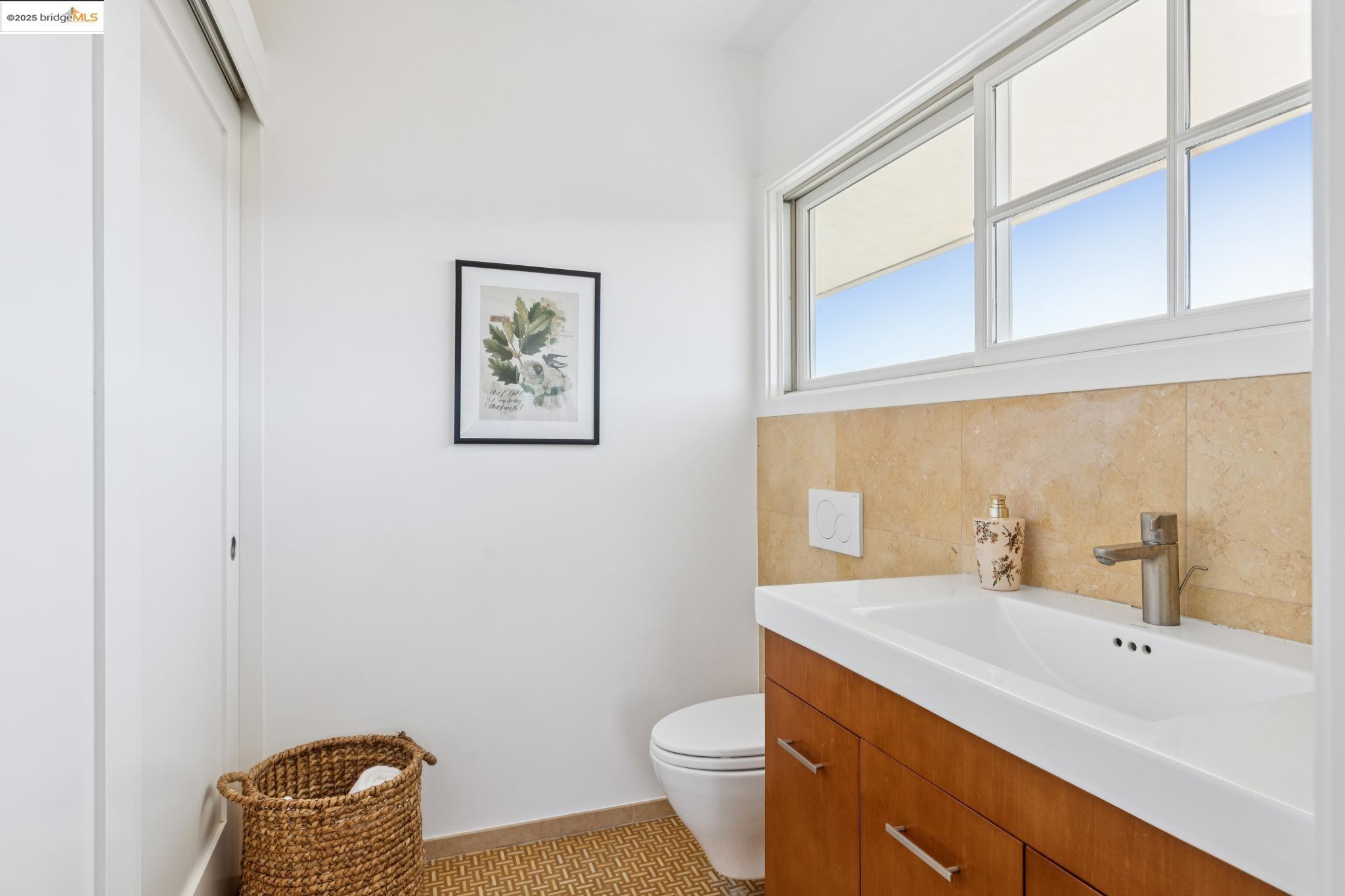 Detail Gallery Image 29 of 51 For 28 Marina Court Dr, San Rafael,  CA 94901 - 3 Beds | 2/1 Baths