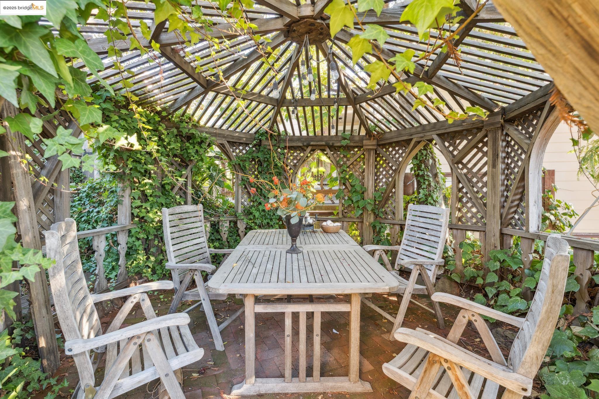 Detail Gallery Image 38 of 51 For 28 Marina Court Dr, San Rafael,  CA 94901 - 3 Beds | 2/1 Baths