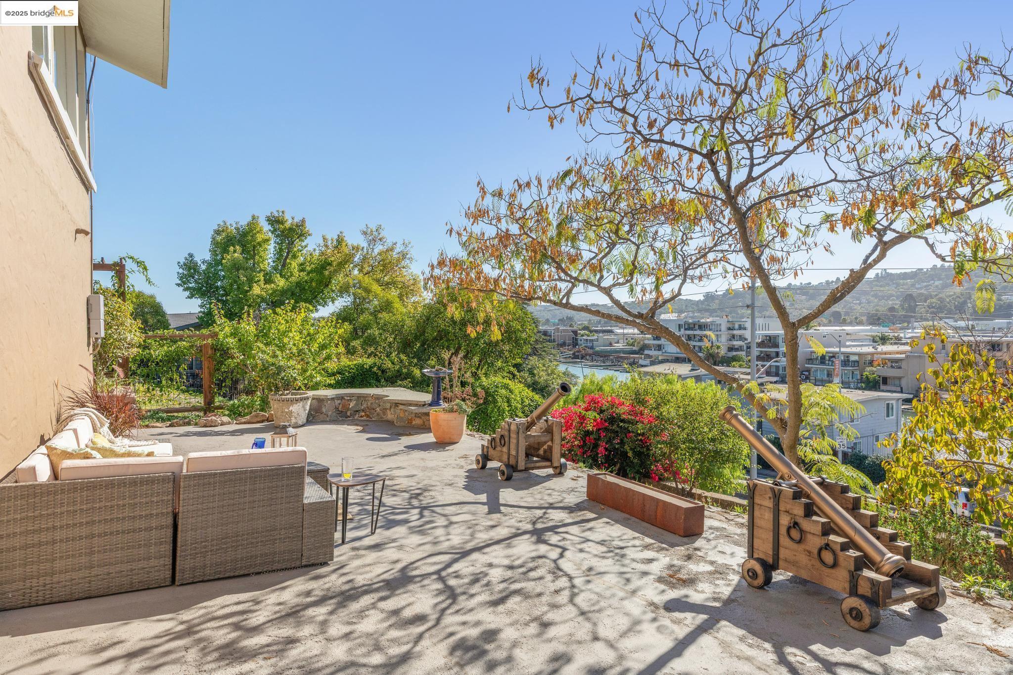 Detail Gallery Image 49 of 51 For 28 Marina Court Dr, San Rafael,  CA 94901 - 3 Beds | 2/1 Baths
