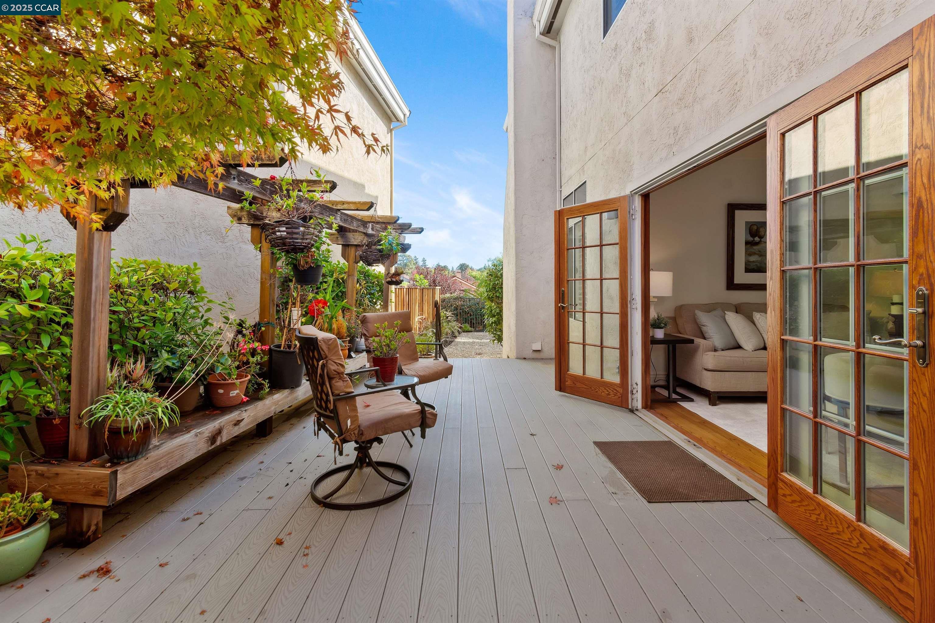 Detail Gallery Image 15 of 59 For 226 Lakeridge Way, San Ramon,  CA 94582 - 3 Beds | 2/1 Baths