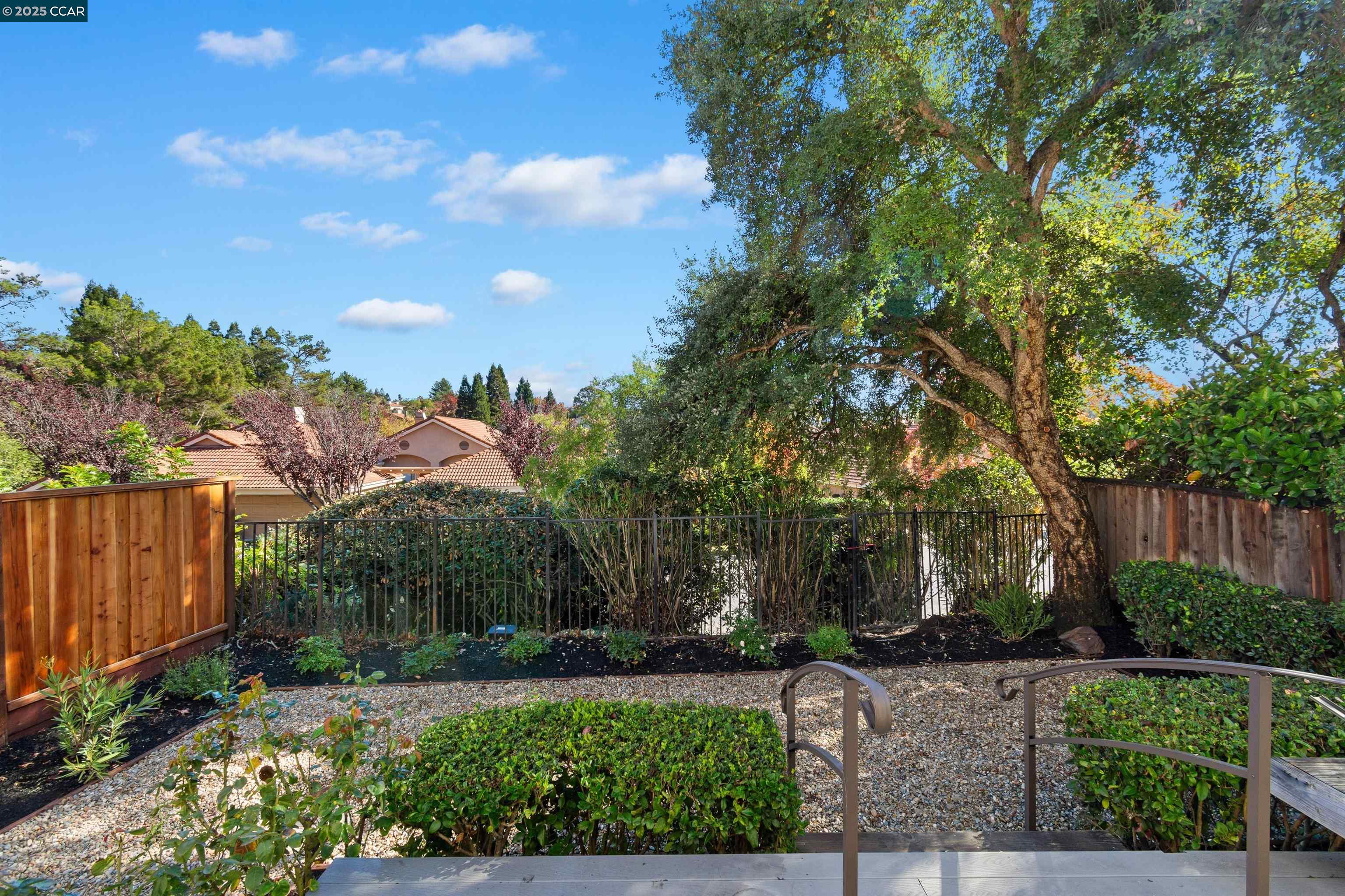 Detail Gallery Image 43 of 59 For 226 Lakeridge Way, San Ramon,  CA 94582 - 3 Beds | 2/1 Baths