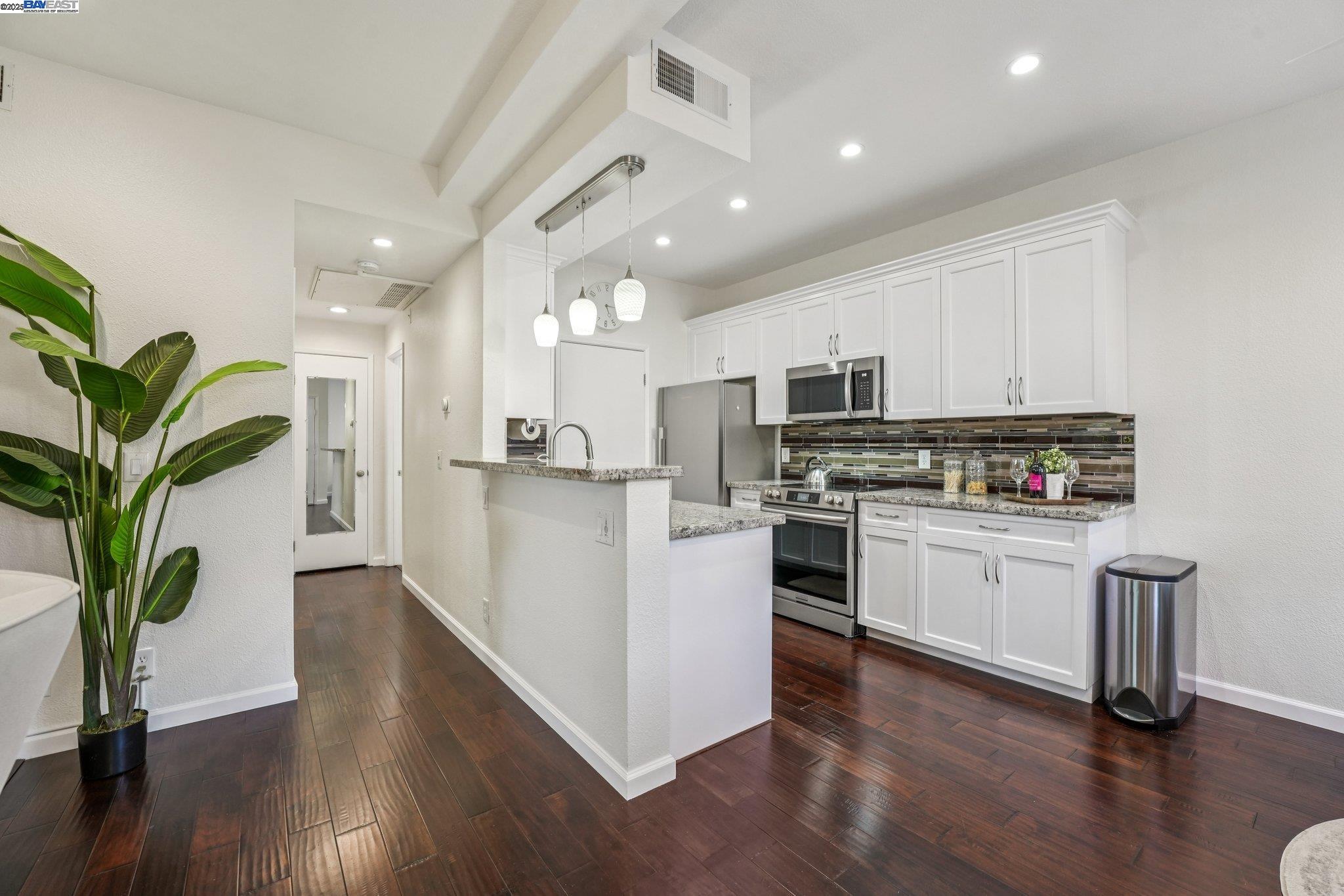 Photo #15: 41118439 Listing: Photo #15