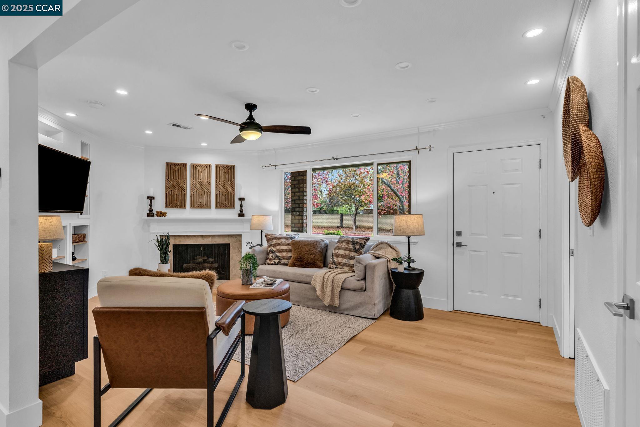 Detail Gallery Image 4 of 57 For 4597 Wildcat Ln, Concord,  CA 94521 - 3 Beds | 2 Baths